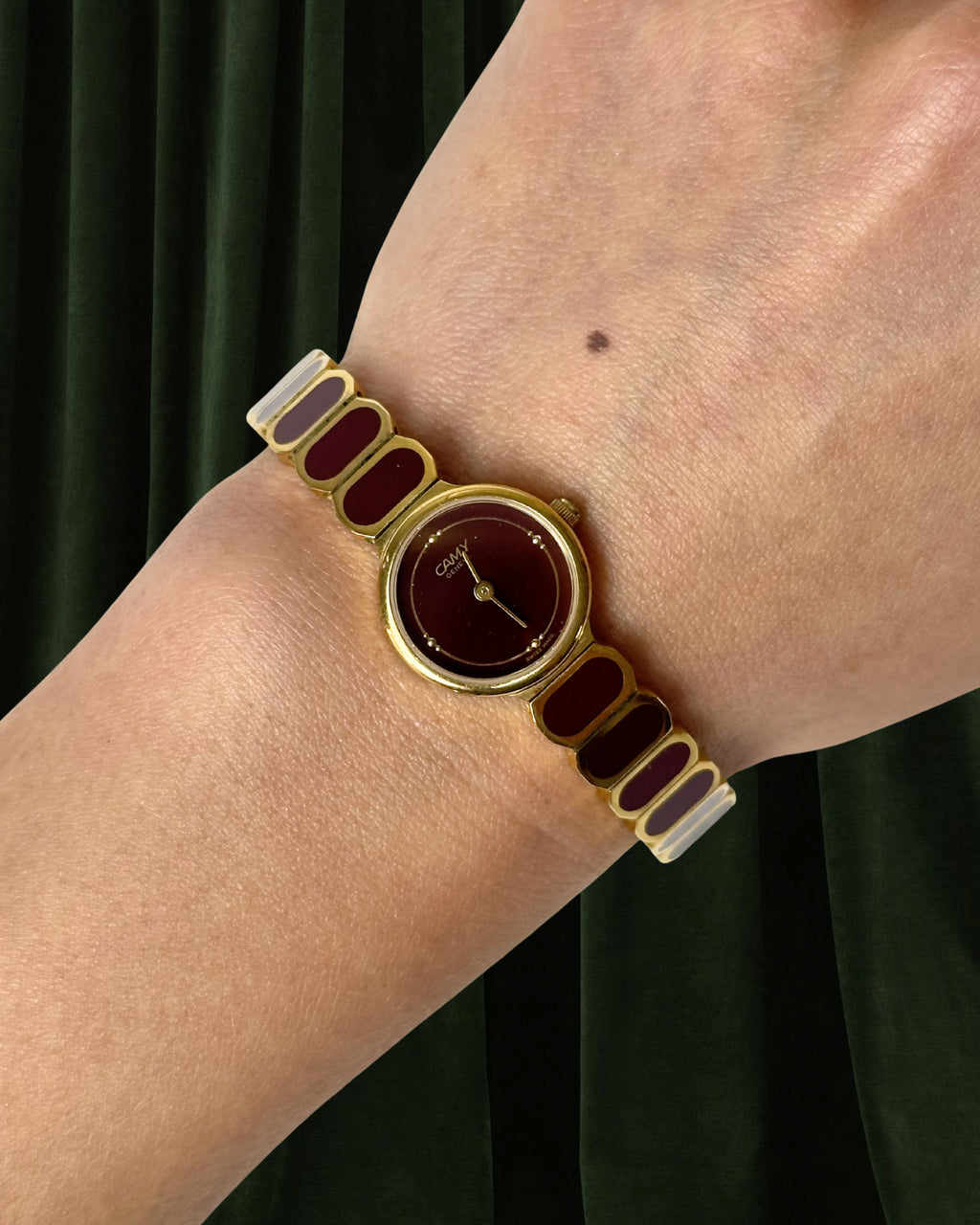 1980s Camy Geneve burgundy round quartz watch