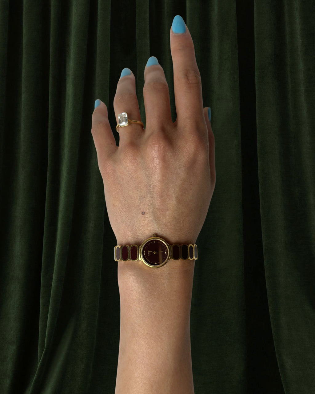1980s Camy Geneve burgundy round quartz watch