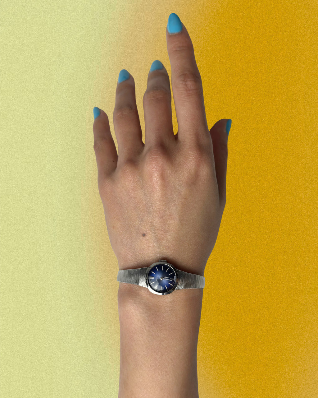 1970s Seiko blue round silver tone mechanical watch