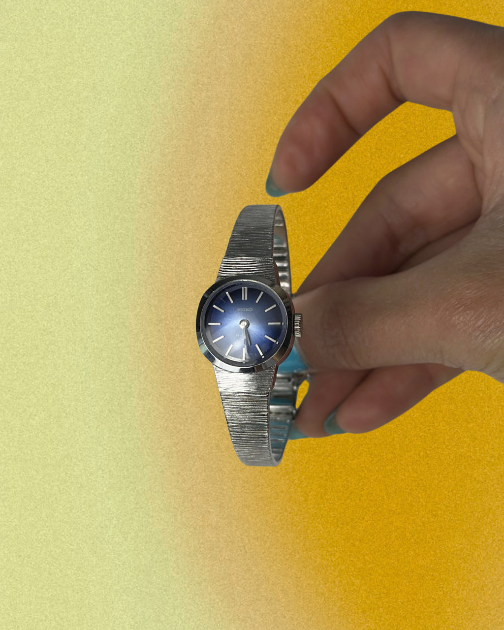 1970s Seiko blue round silver tone mechanical watch
