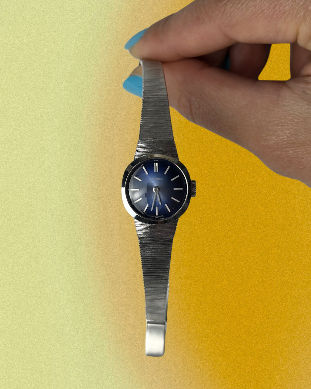 1970s Seiko blue round silver tone mechanical watch
