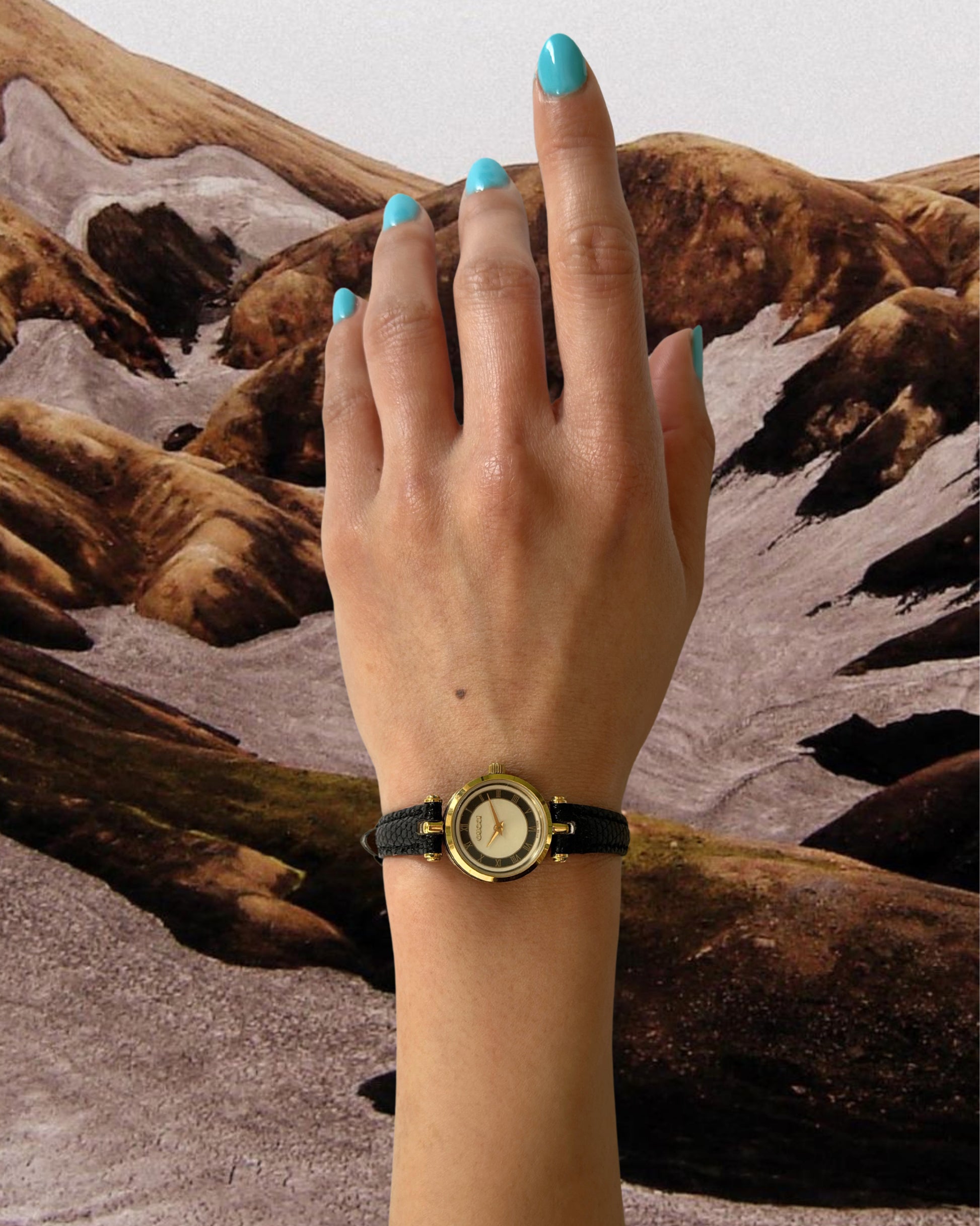 1980s Gucci Roman dial black leather quartz watch