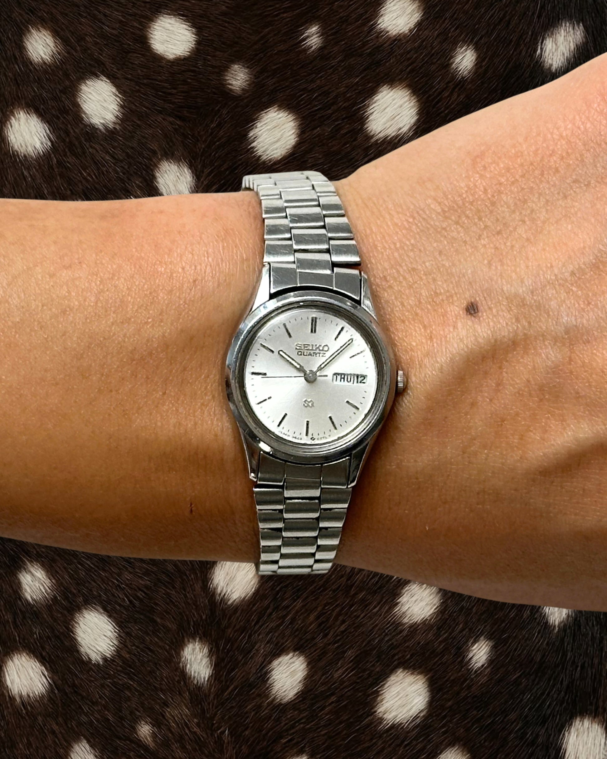 1980s Seiko date window silver-tone quartz watch