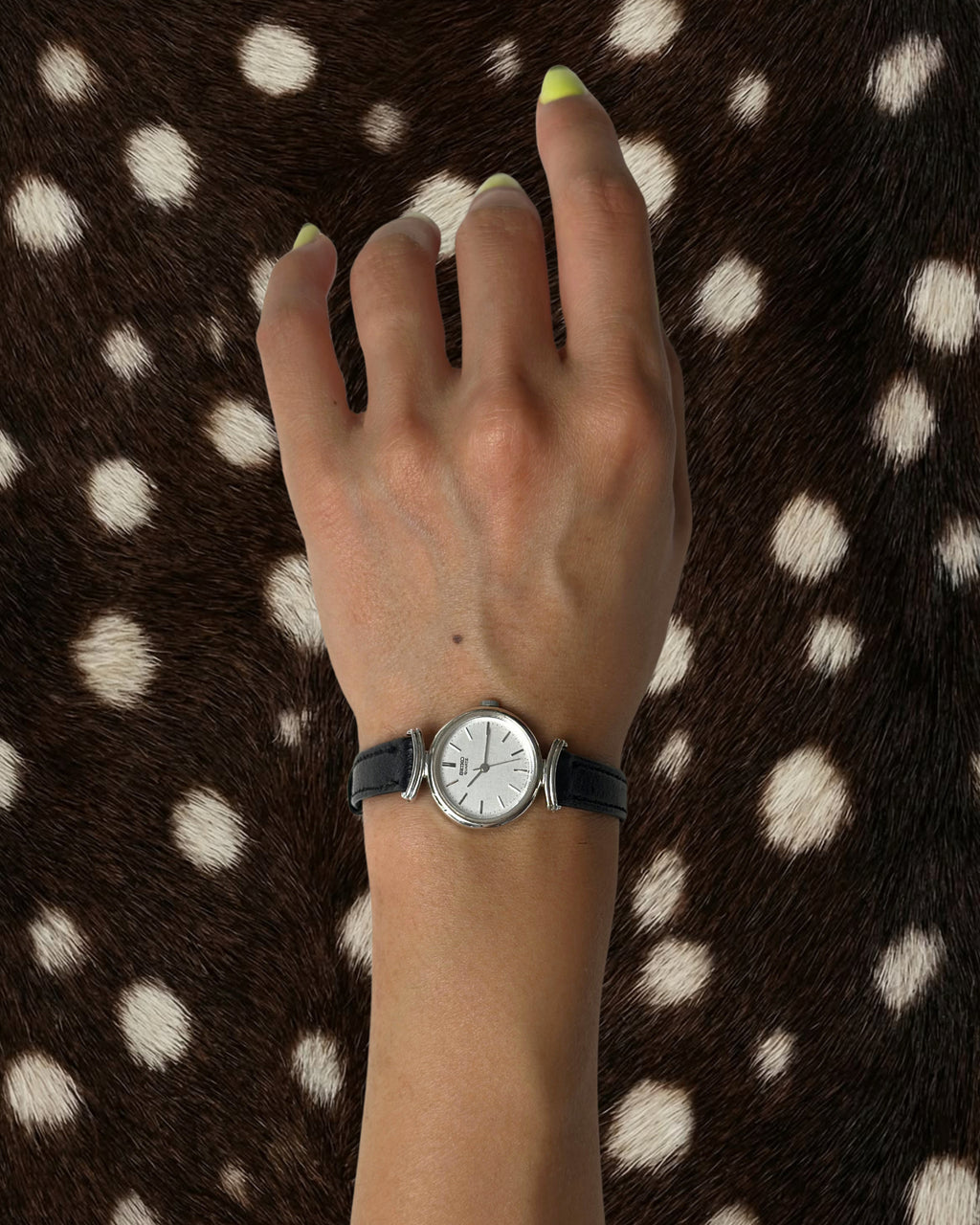 1980s Seiko round black leather quartz watch