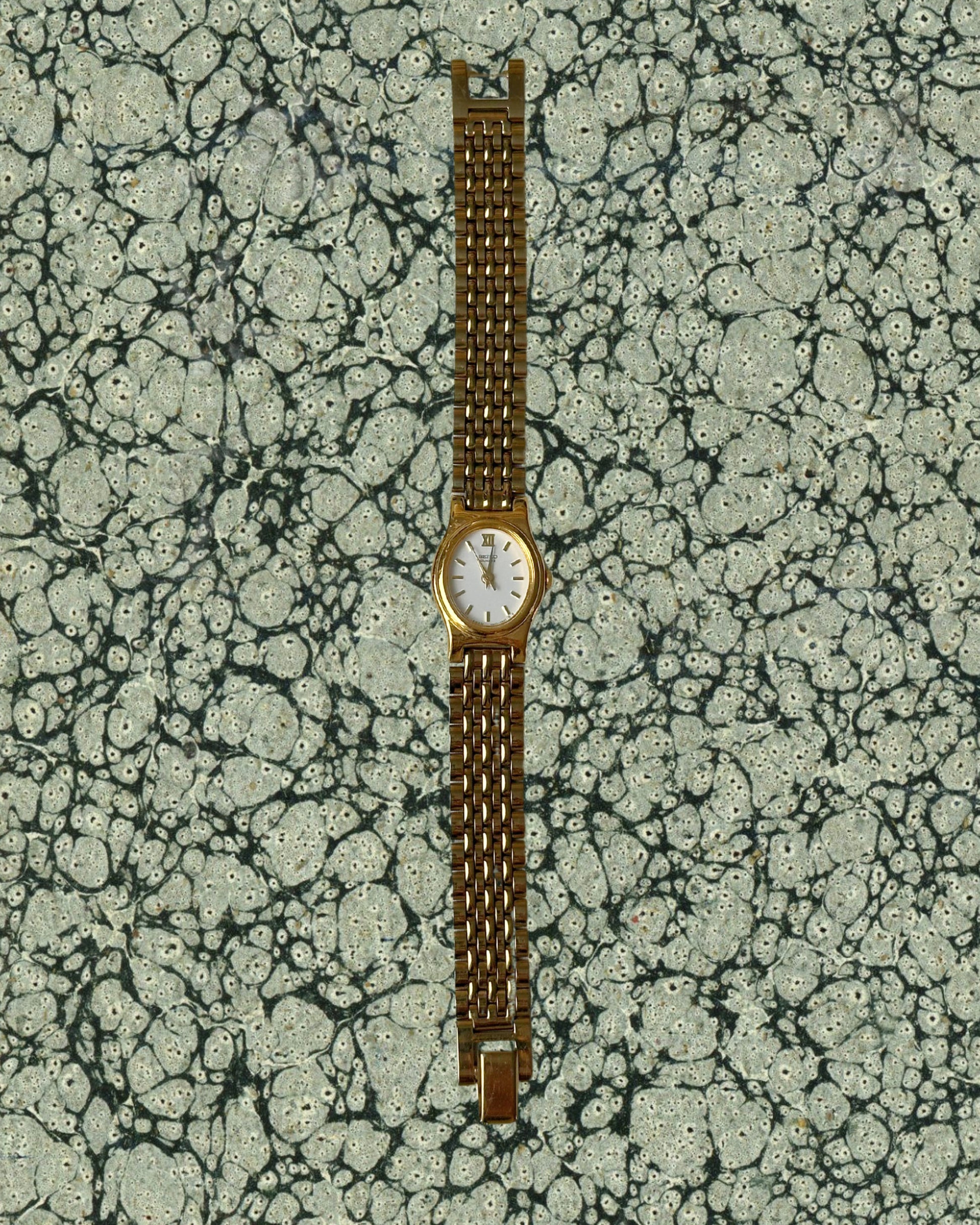 1980s Seiko white oval quartz watch