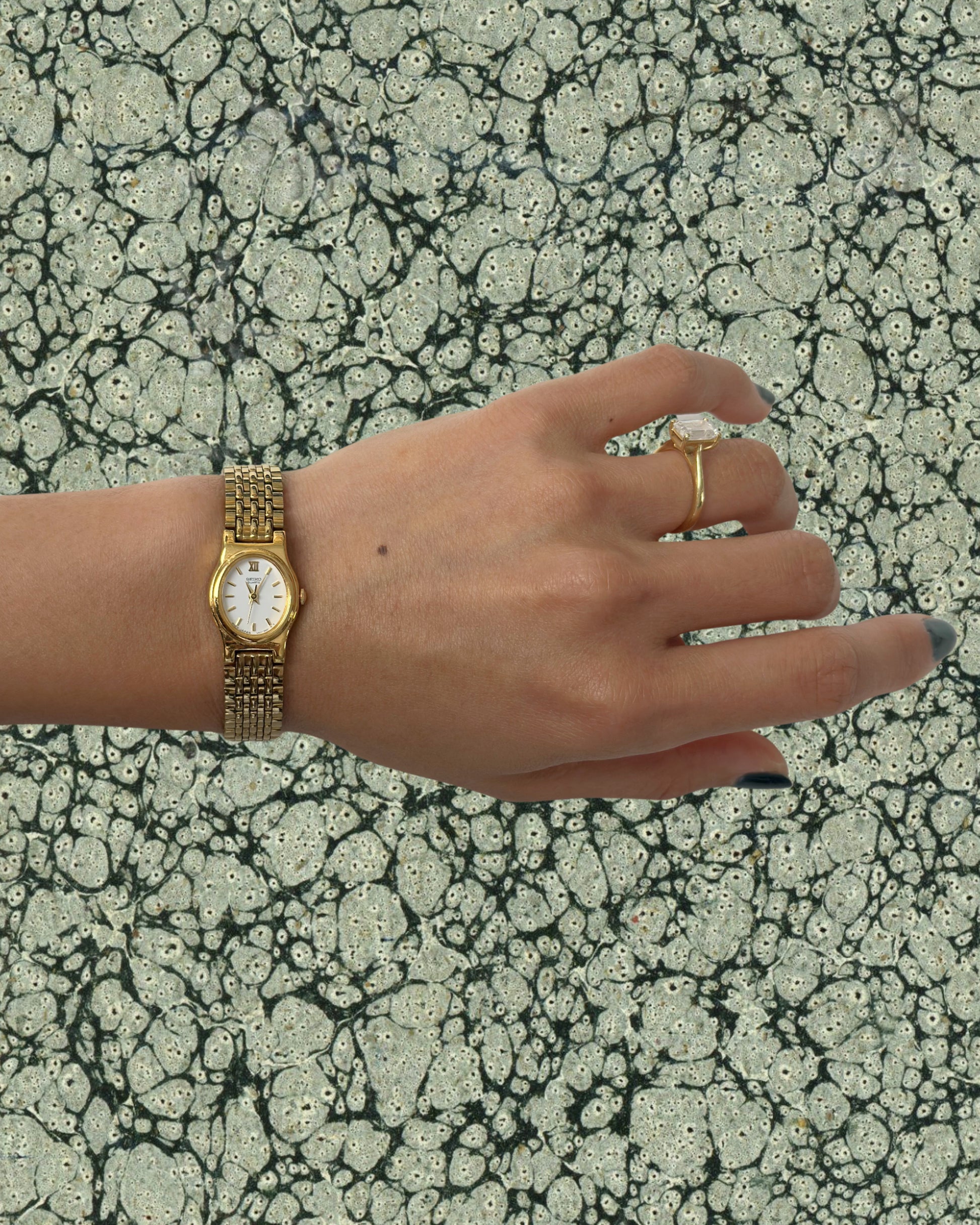 1980s Seiko white oval quartz watch