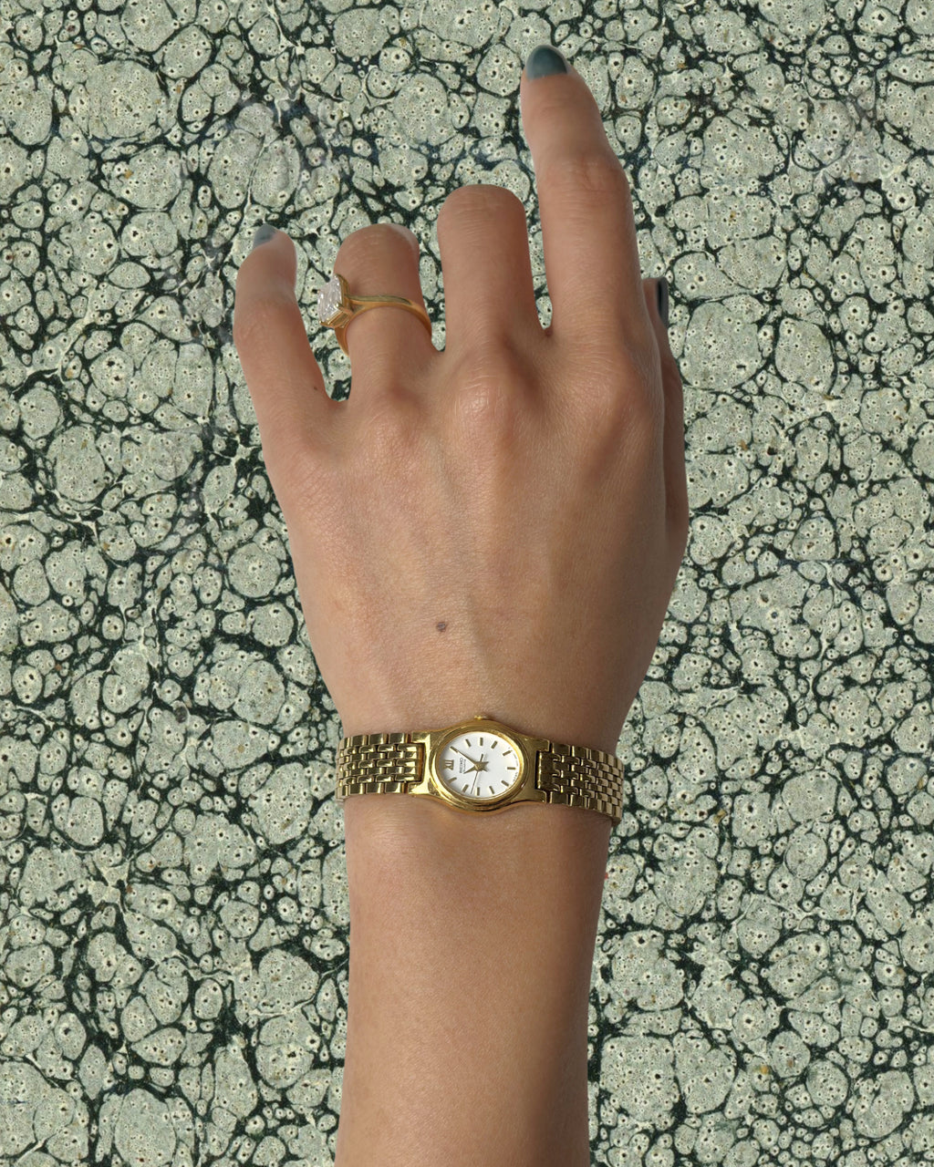 1980s Seiko white oval quartz watch