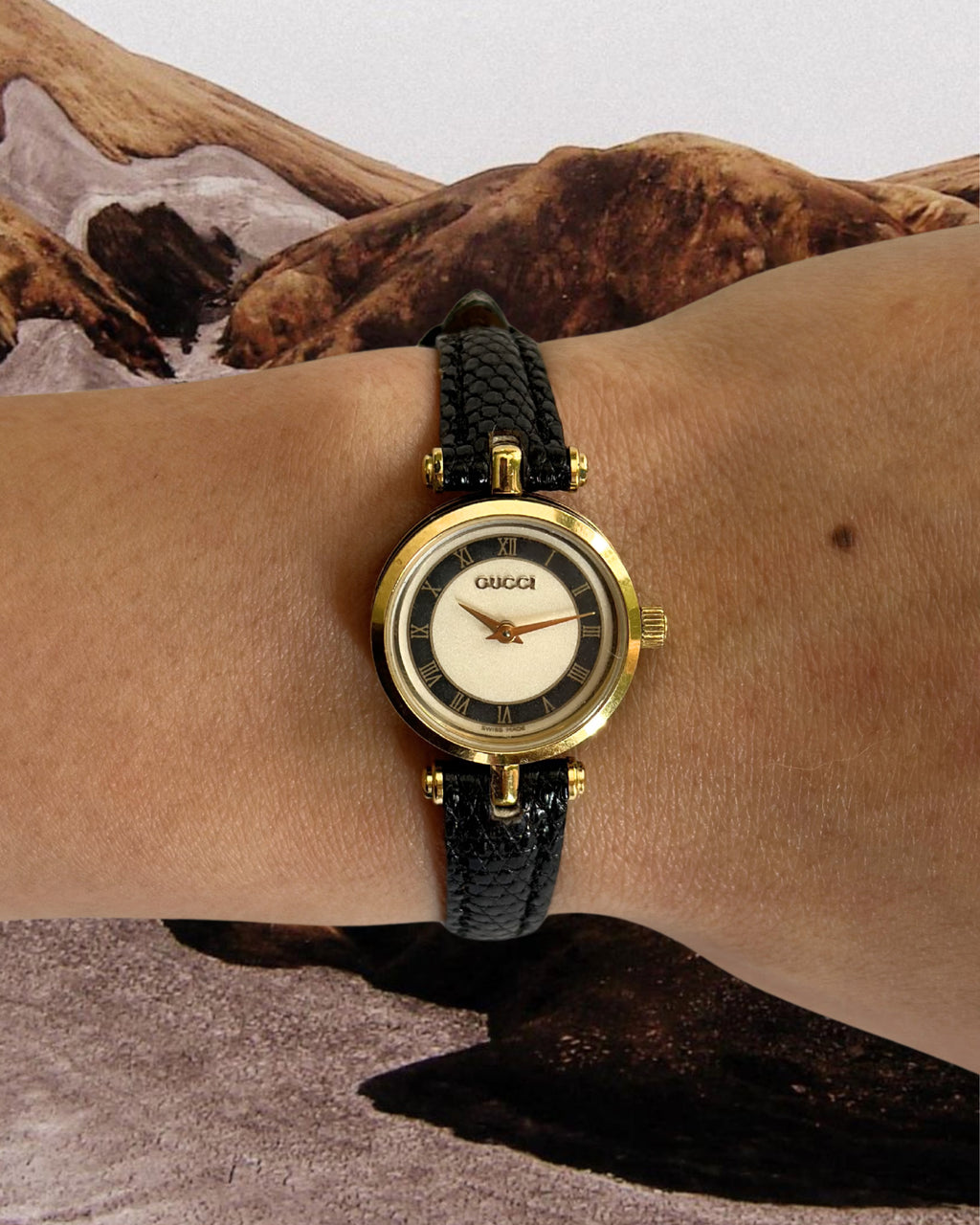 1980s Gucci Roman dial black leather quartz watch