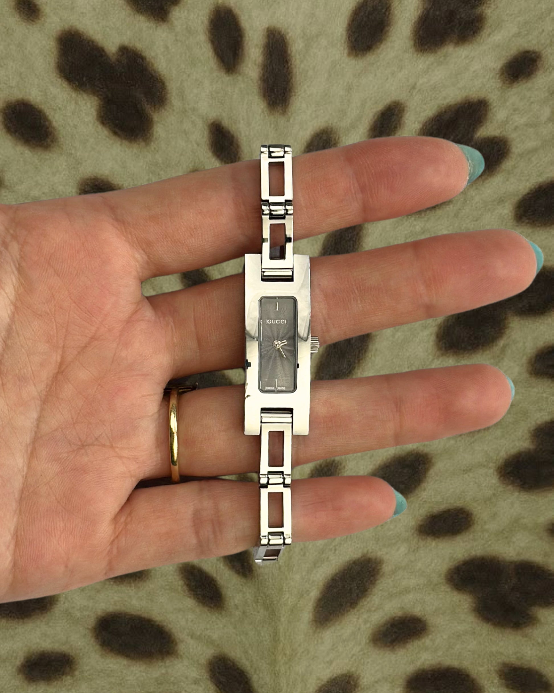 2000s Gucci silver tone silm quartz watch