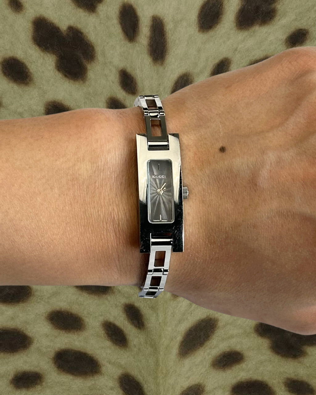 2000s Gucci silver tone silm quartz watch