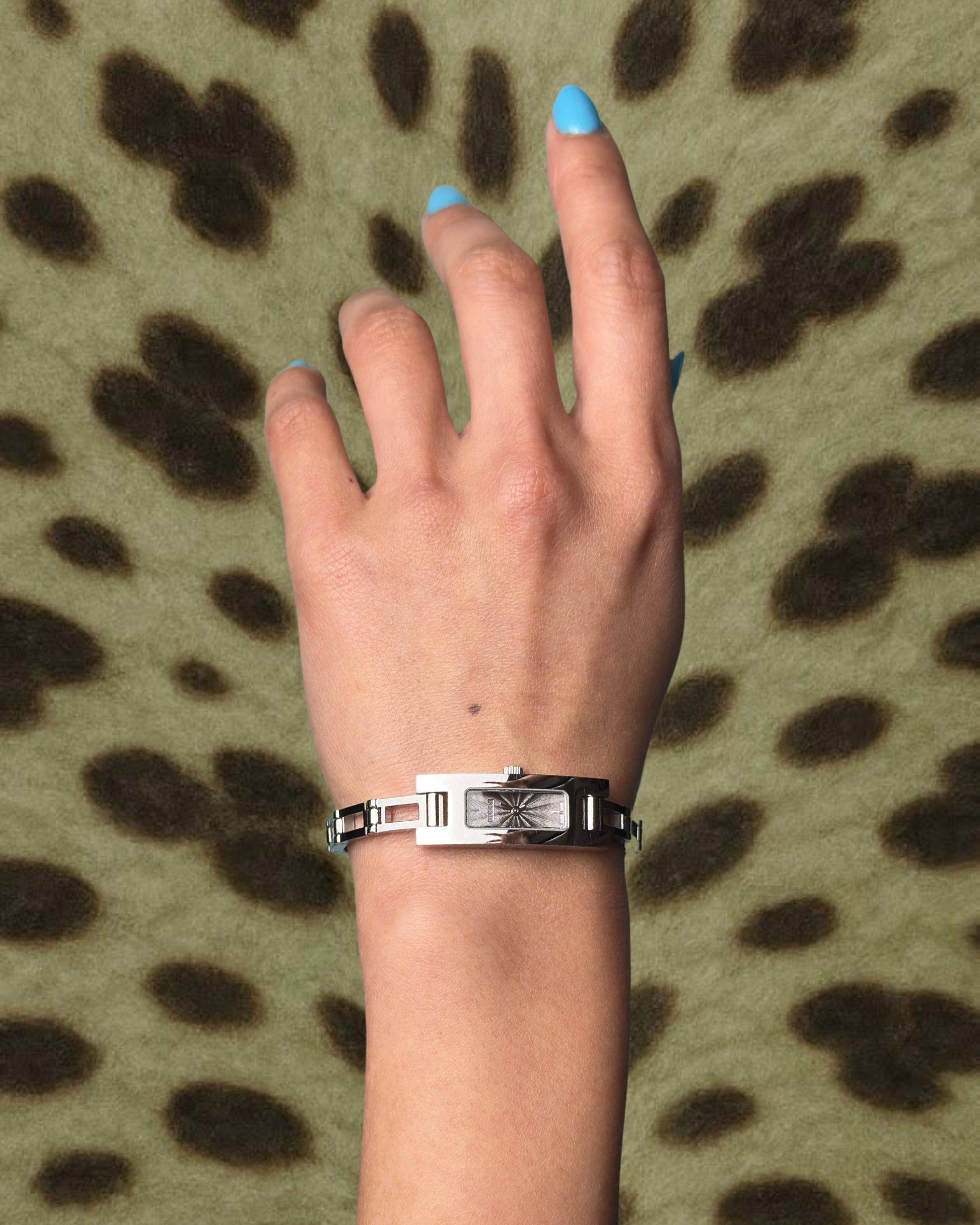 2000s Gucci silver tone silm quartz watch
