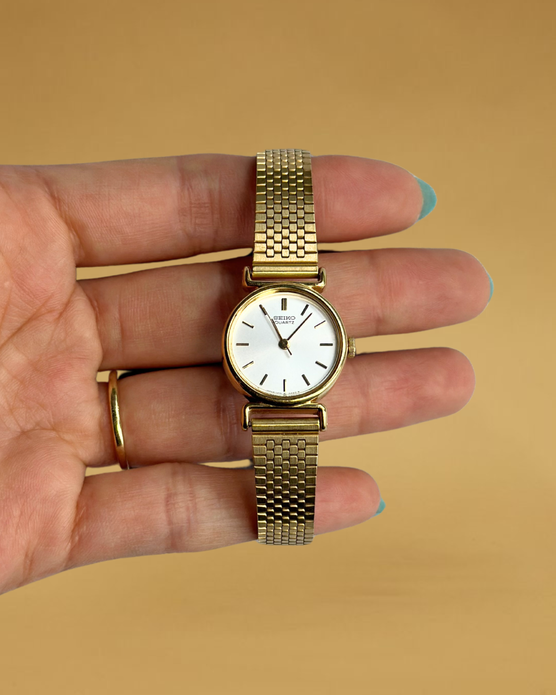 1980s Seiko gold-plated round quartz watch