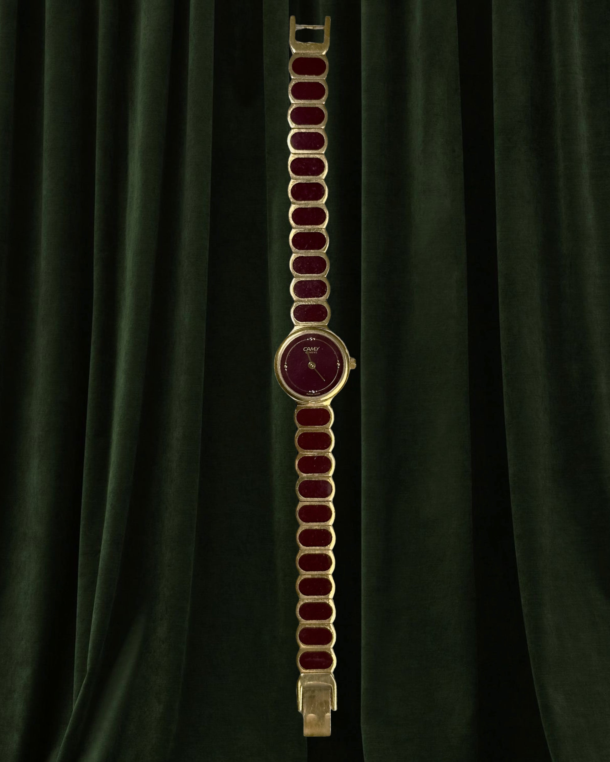1980s Camy Geneve burgundy round quartz watch