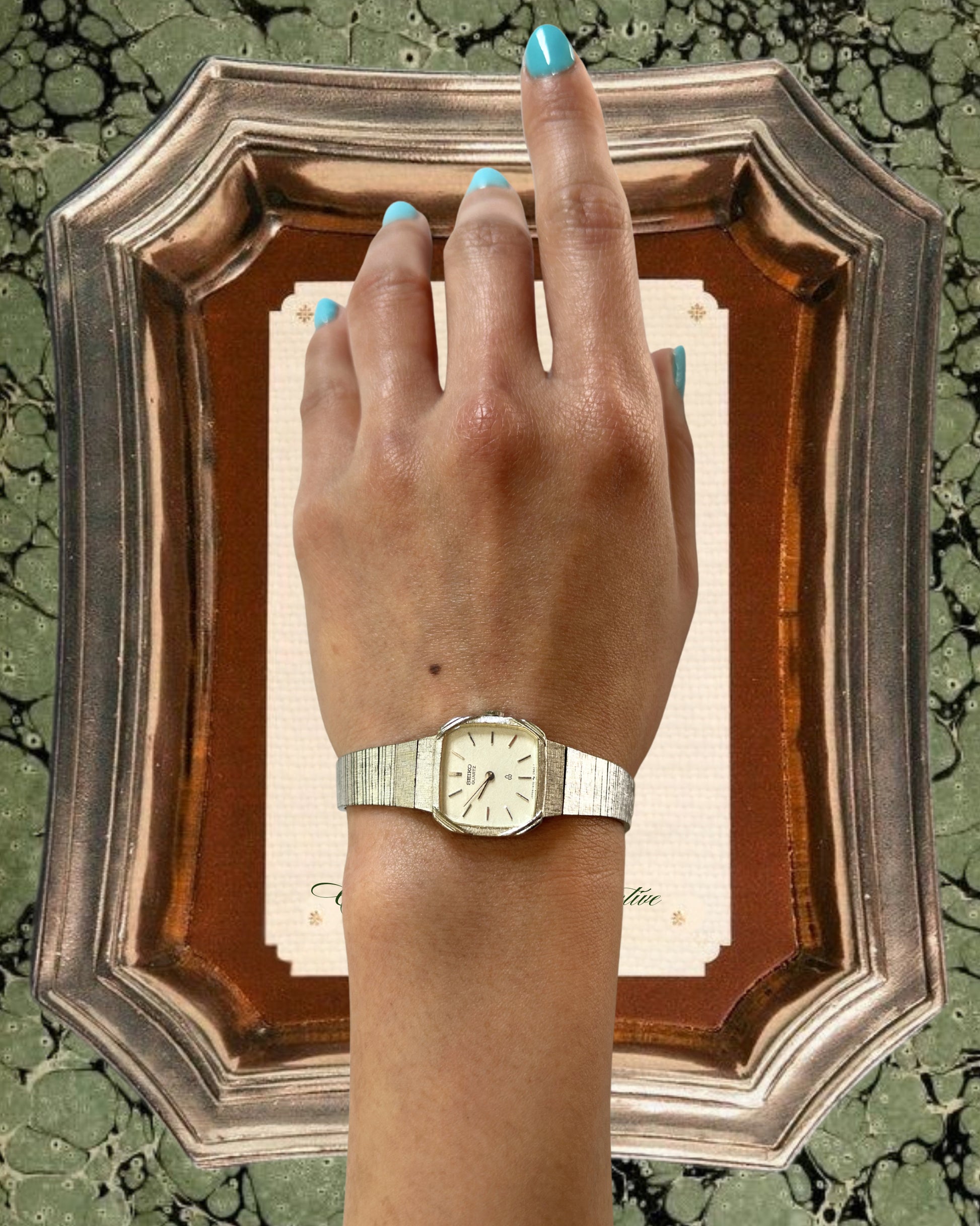 1980s Seiko silver-textured bracelet quartz watch