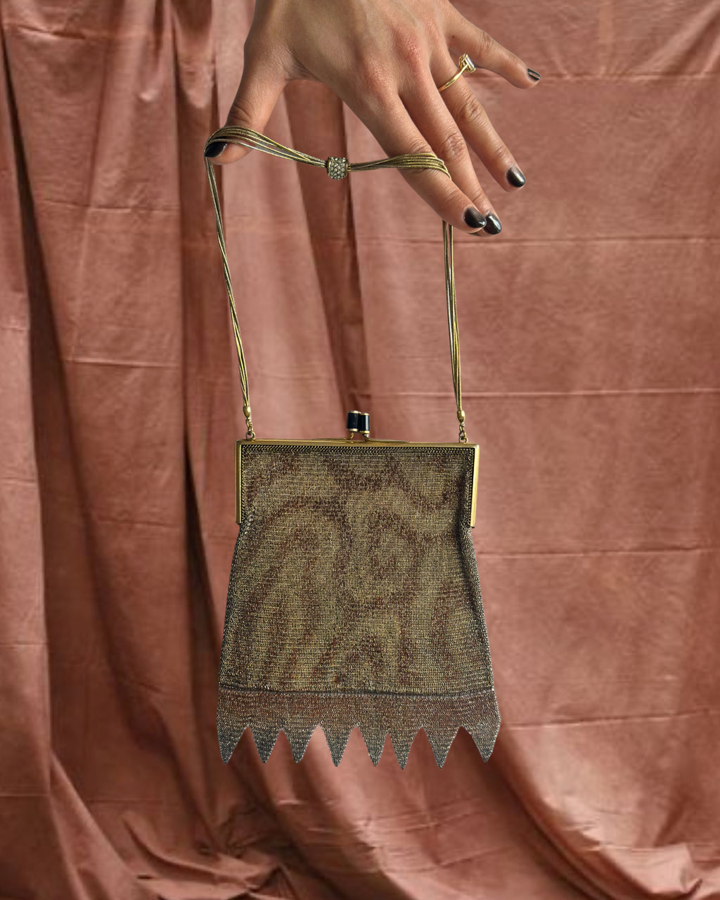 1920s Gold-Tone Chainmail Cocktail Bag