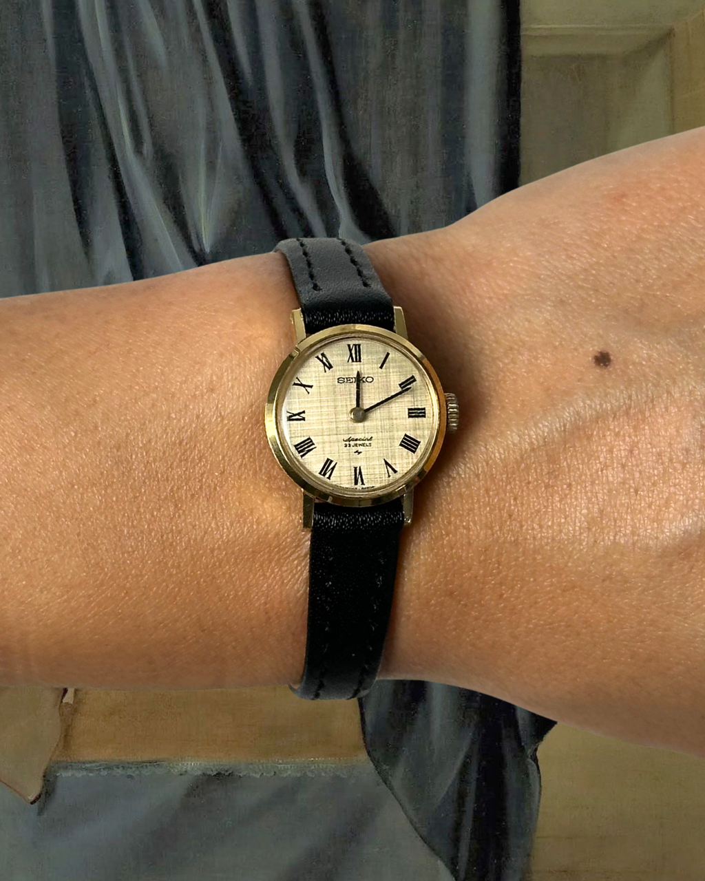 1980s Seiko textured roman dial black leather mechanical watch