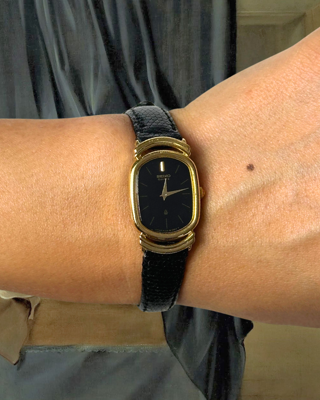 1980s Seiko black dial patterned leather quartz watch