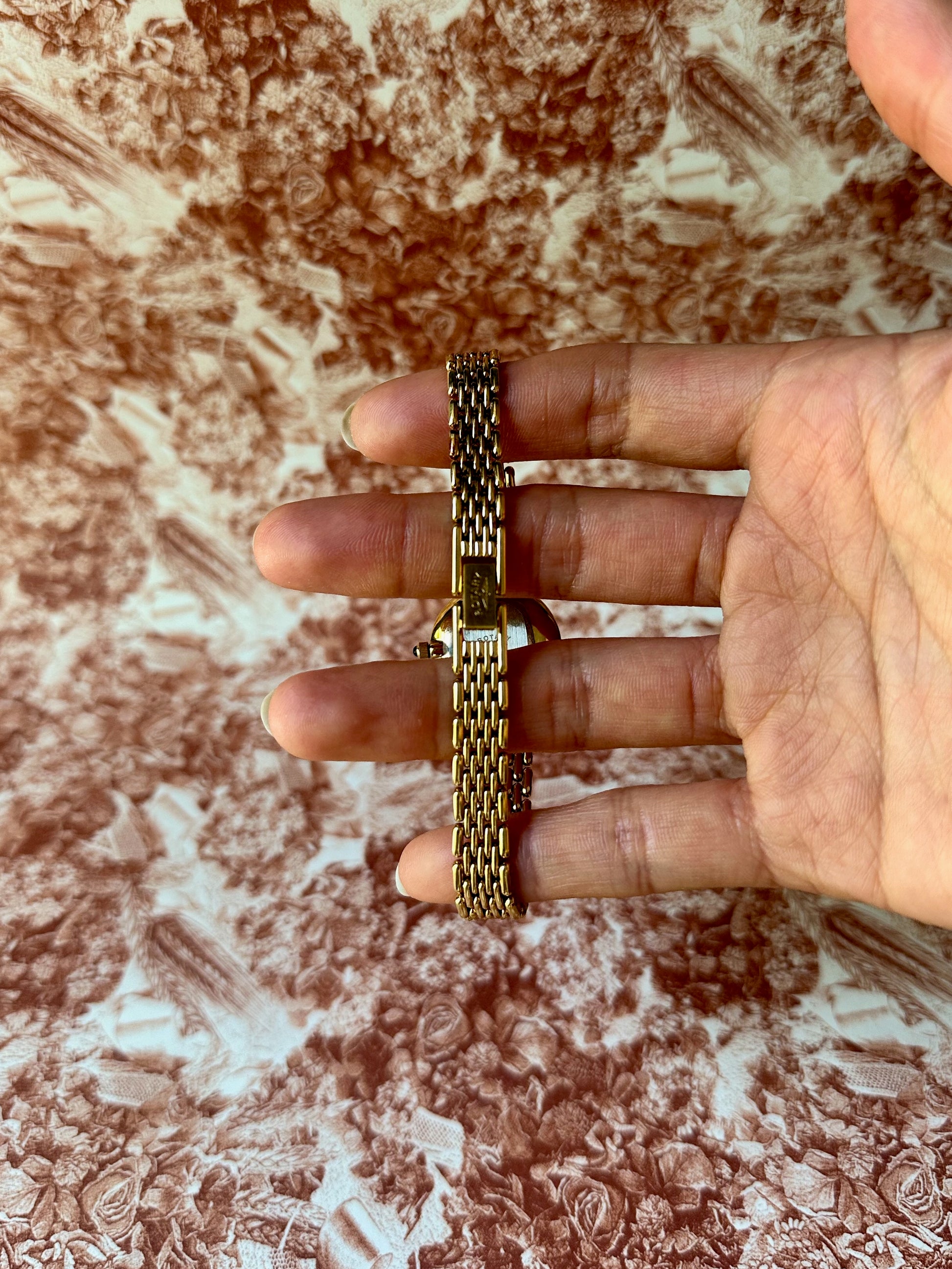 1980s Rotary gold-plated round quartz watch