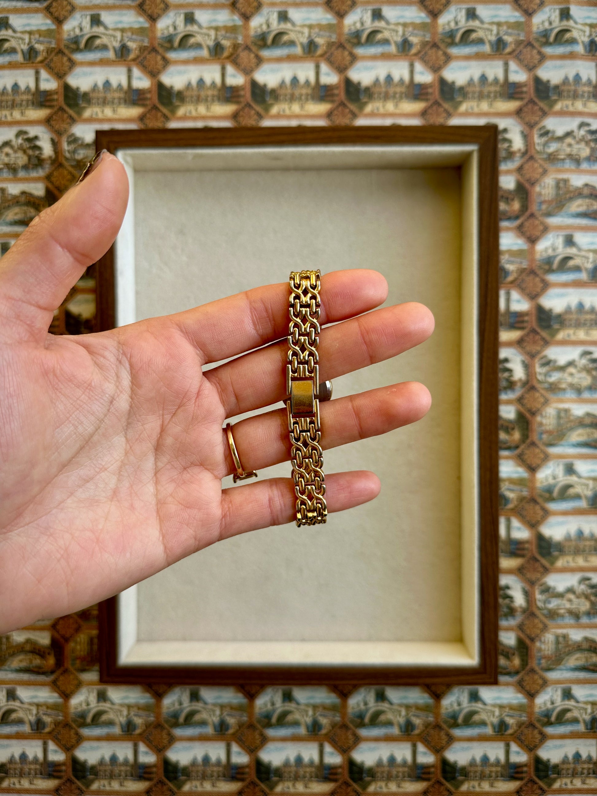 1980s Rotary Pattern Round Gold-Plated Quartz Watch