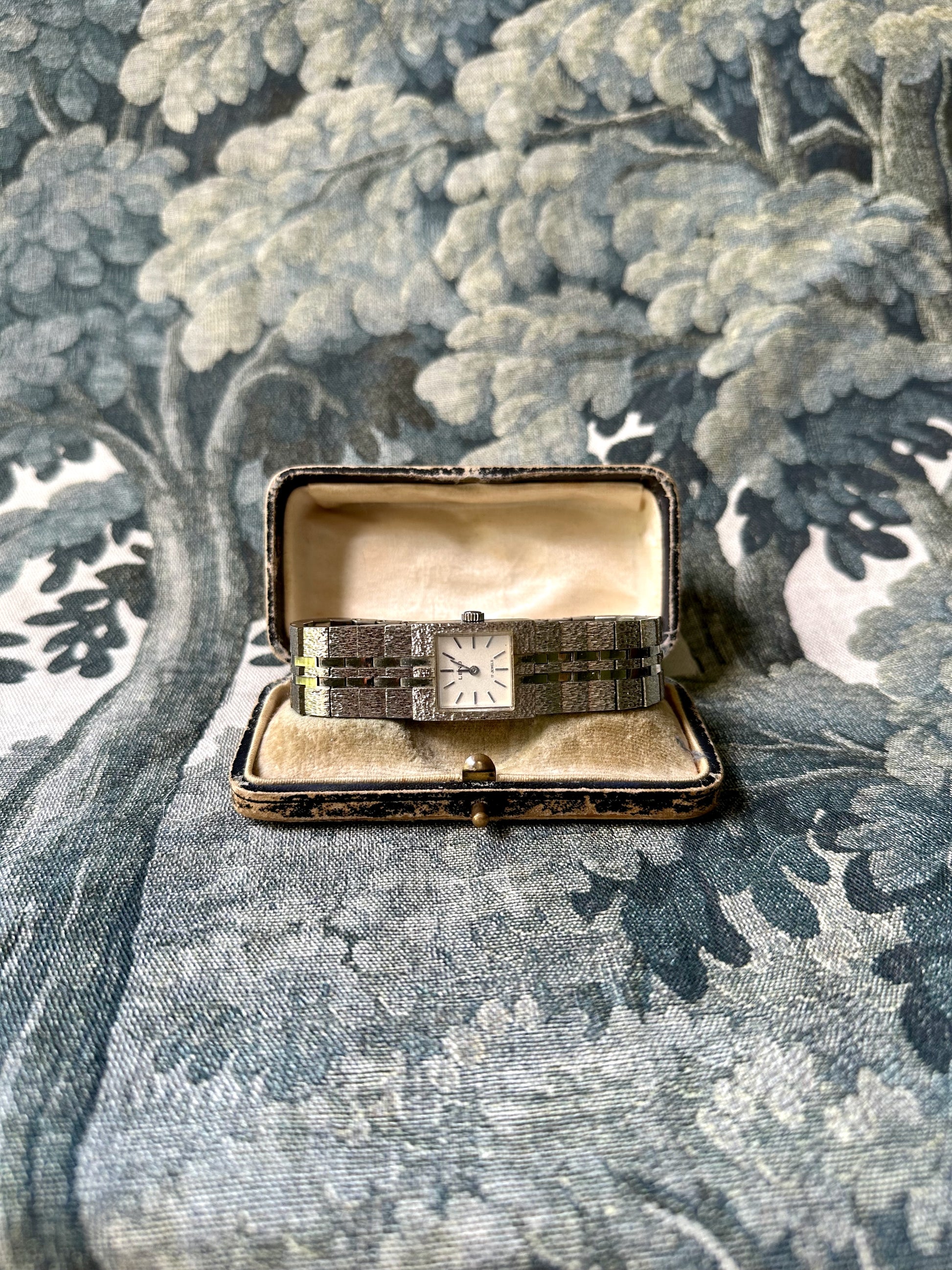 1980s Leno silver-tone textured mechanical watch