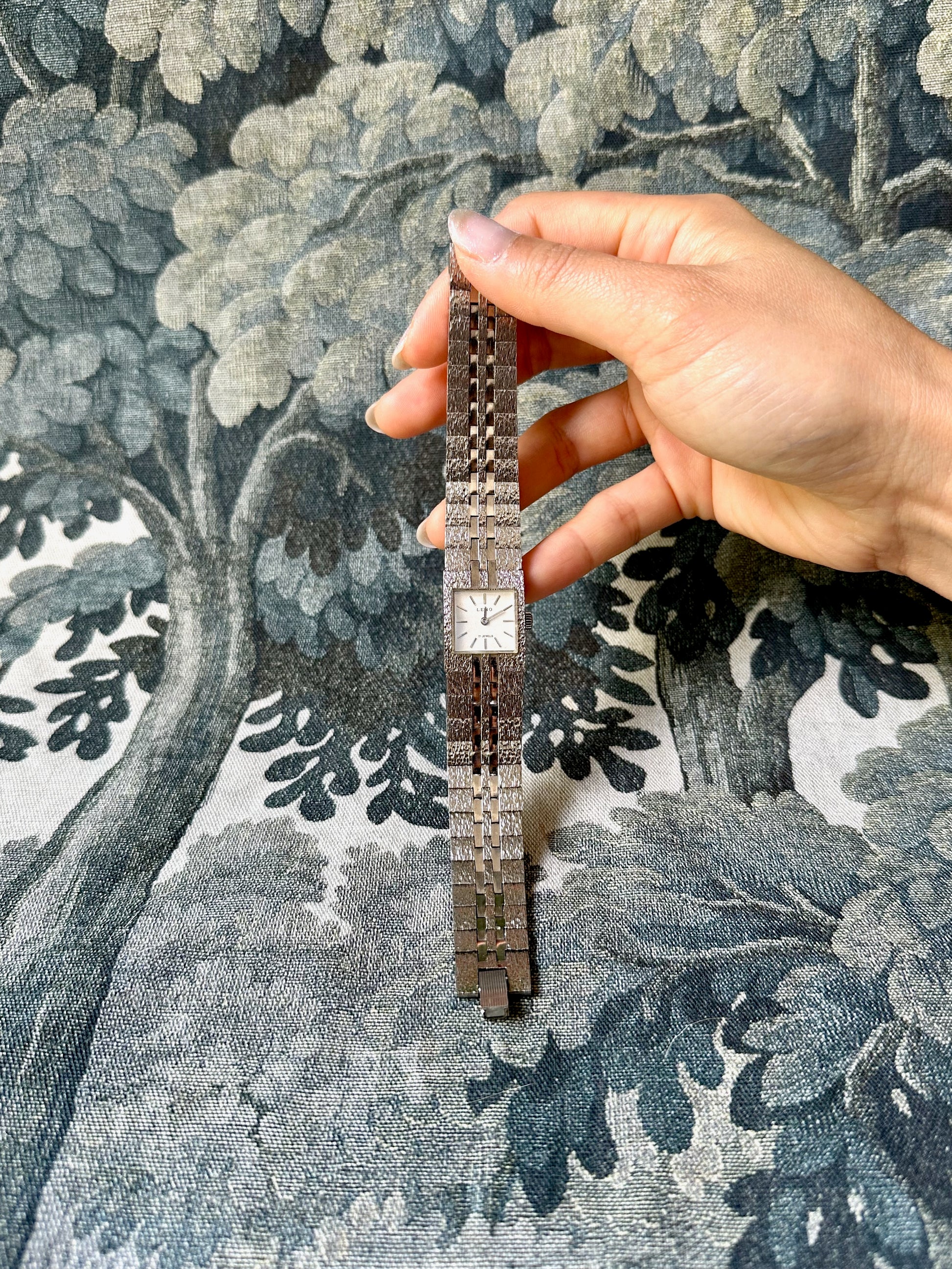 1980s Leno silver-tone textured mechanical watch