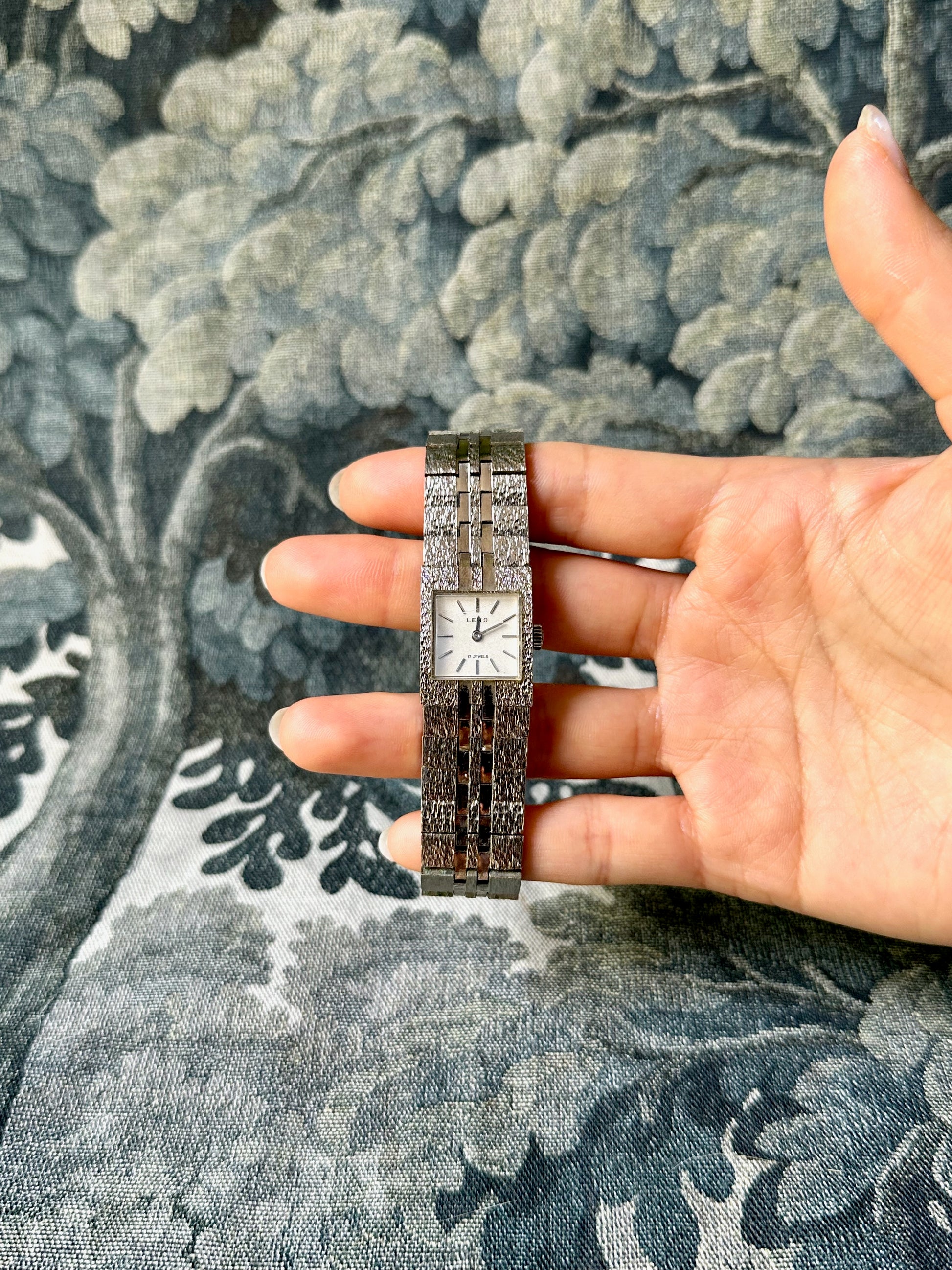 1980s Leno silver-tone textured mechanical watch