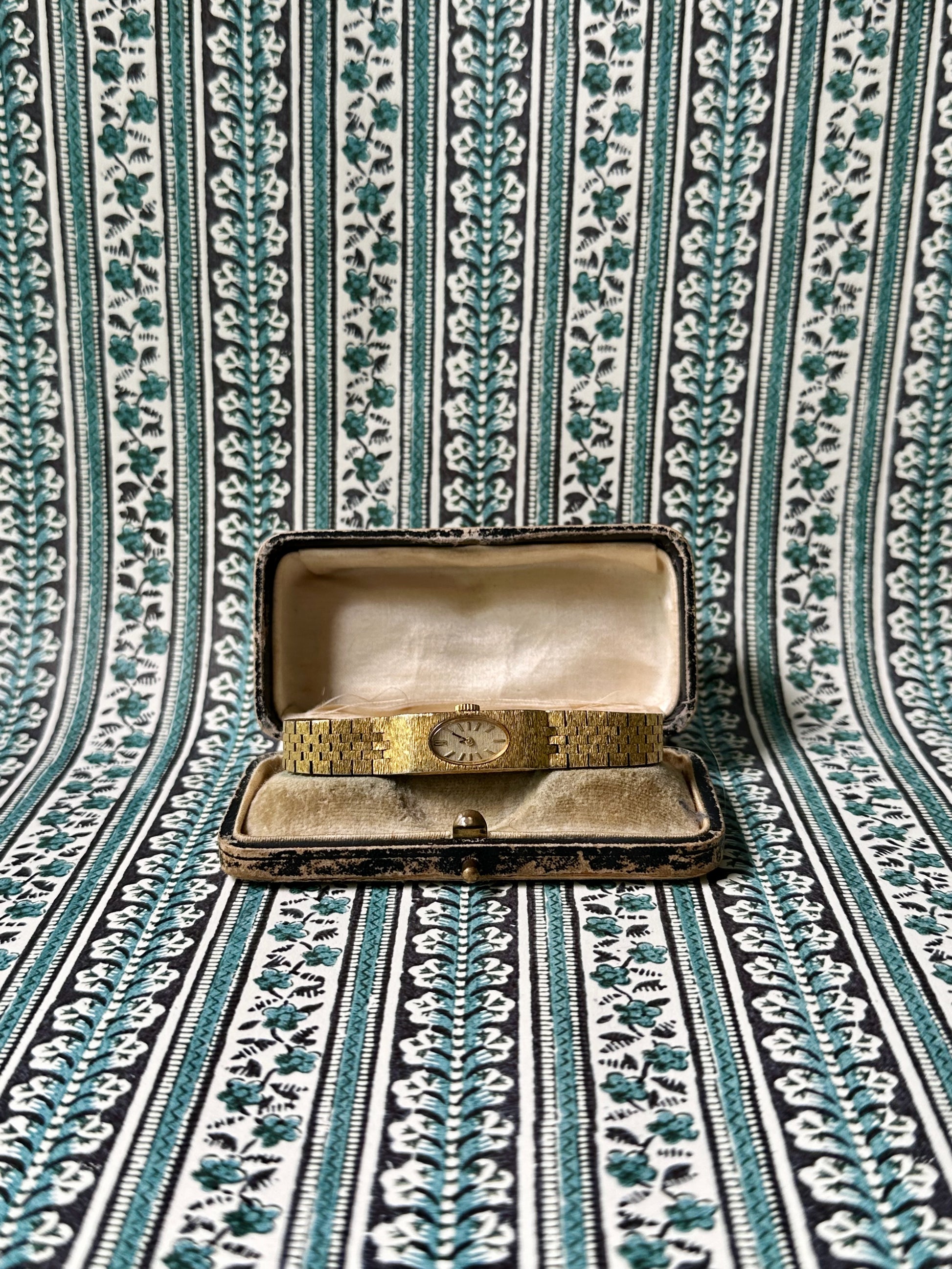 1970s Oval Dial Gold-Plated Mechanical Watch