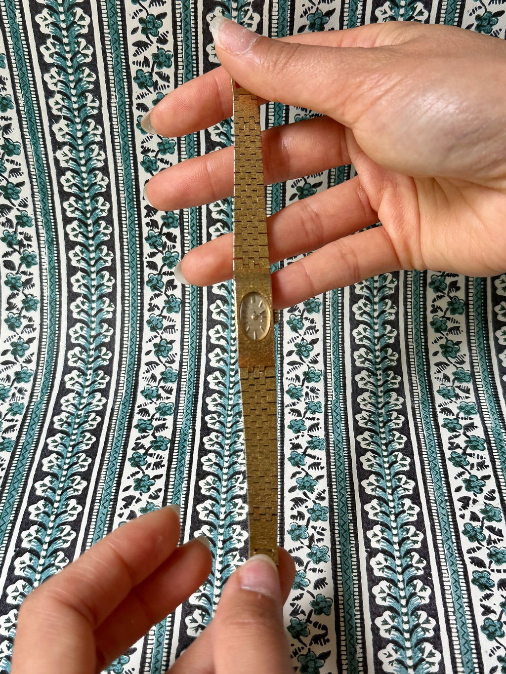 1970s Oval Dial Gold-Plated Mechanical Watch