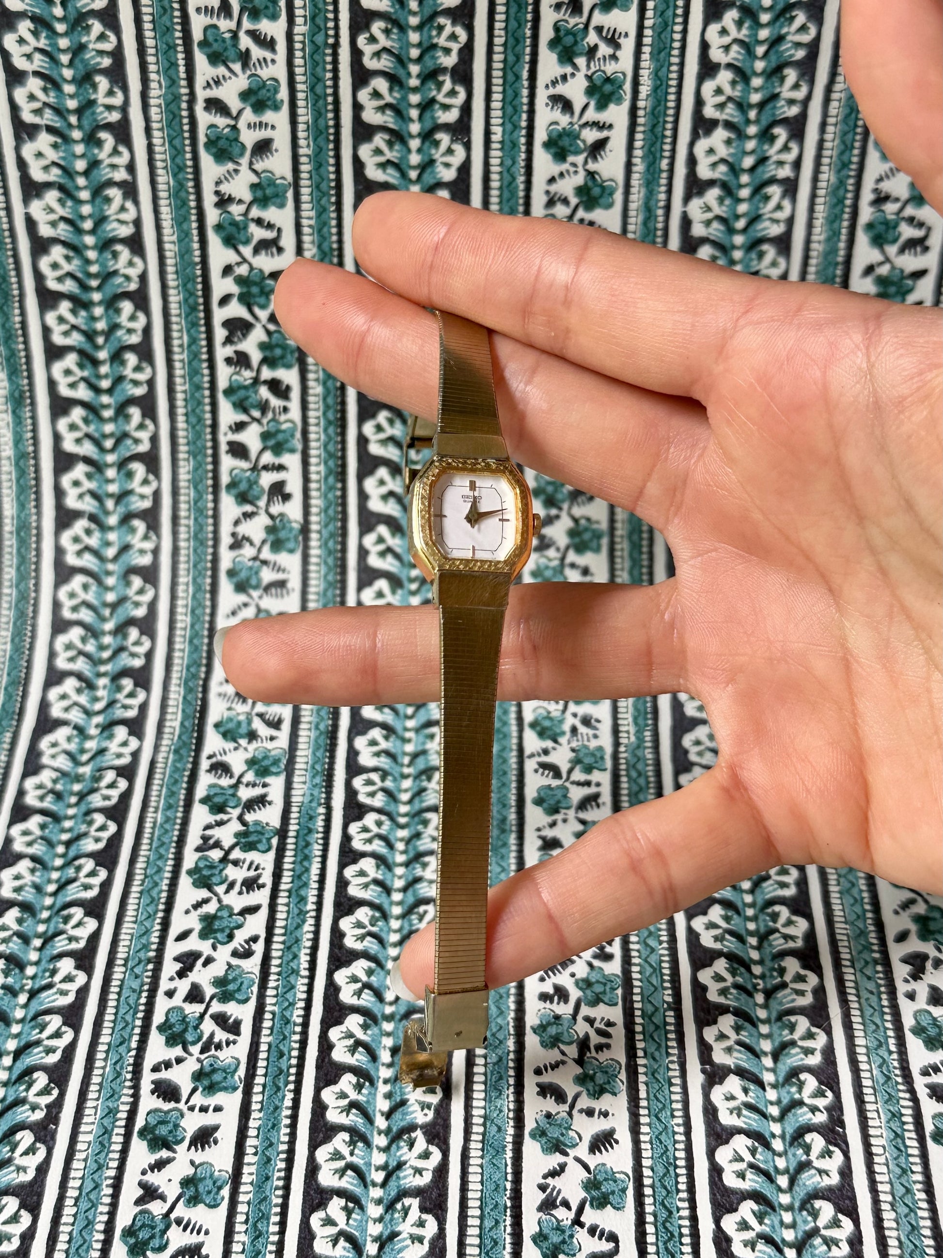1980s Seiko White Dial Slim Quartz Watch