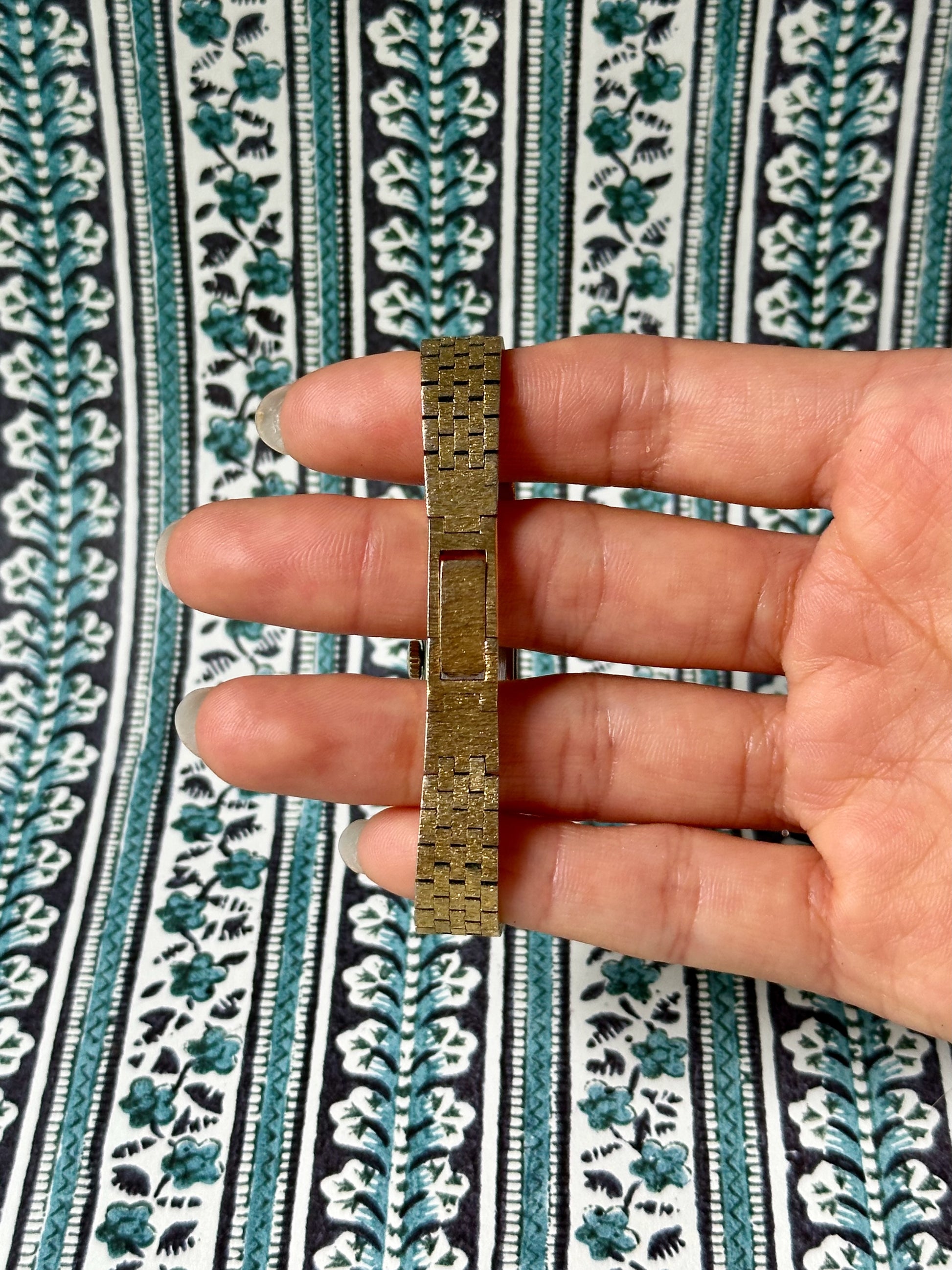 1970s Oval Dial Gold-Plated Mechanical Watch