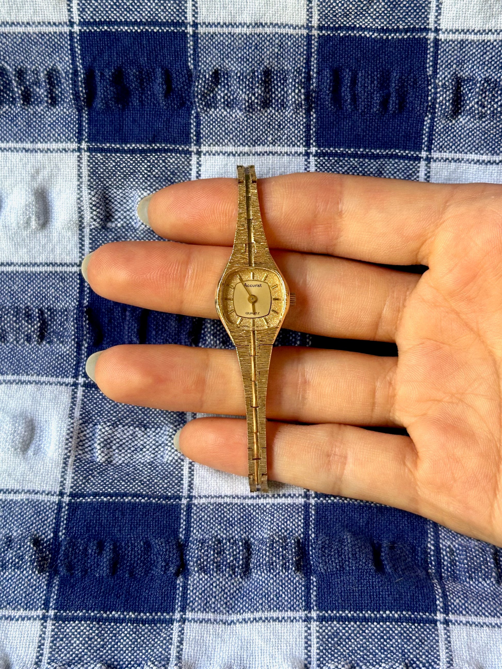 1980s Accurist Textured Gold-Plated Slim Quartz Watch