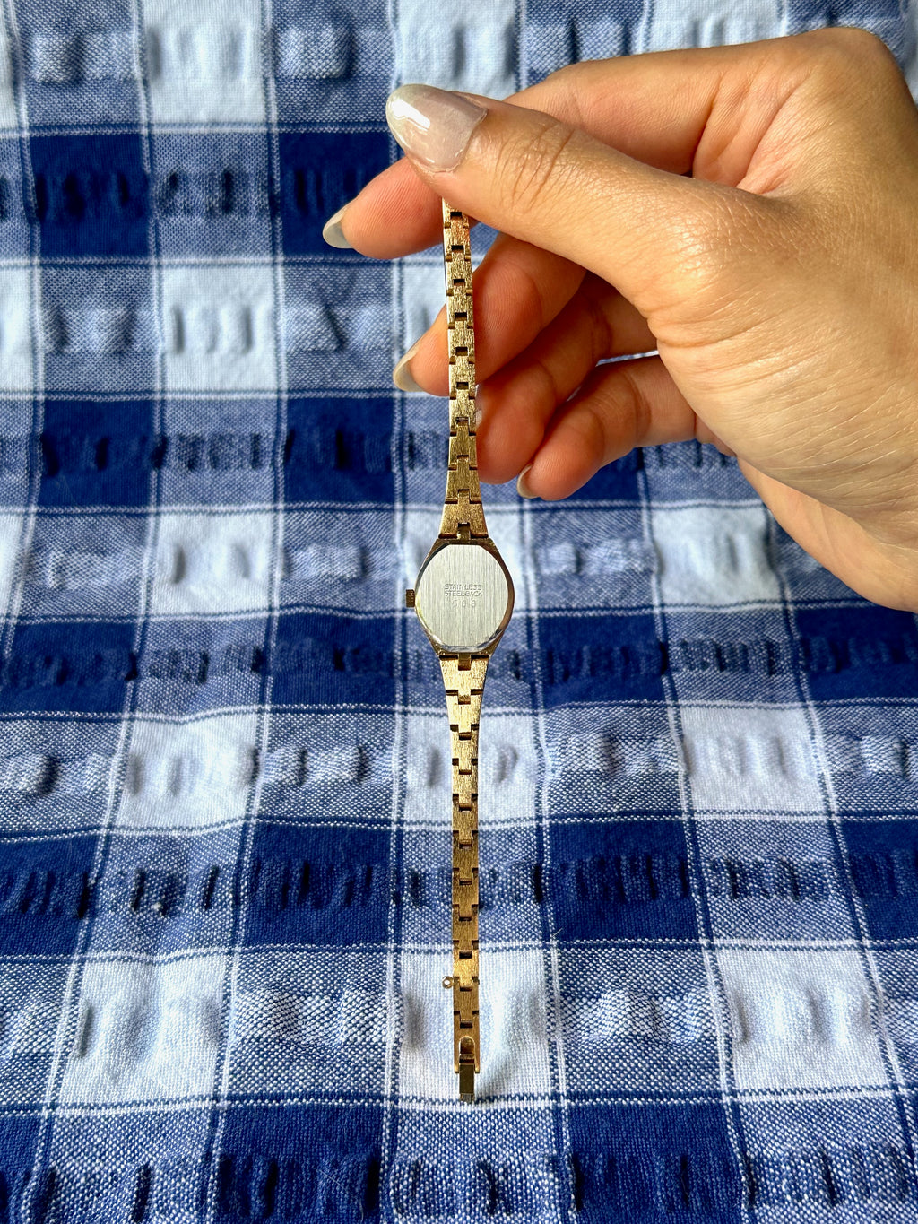 1980s Accurist Textured Gold-Plated Slim Quartz Watch