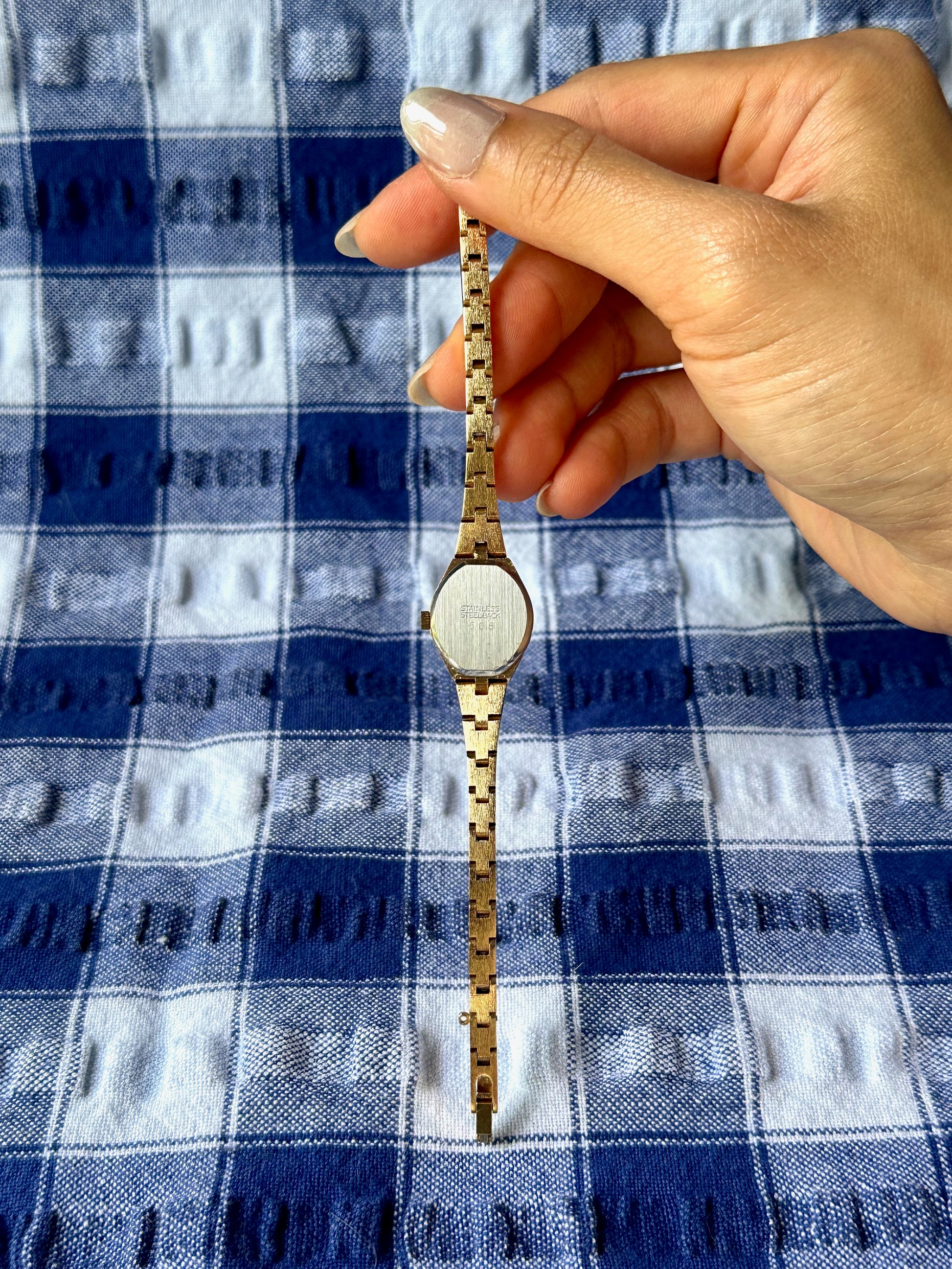 1980s Accurist Textured Gold-Plated Slim Quartz Watch