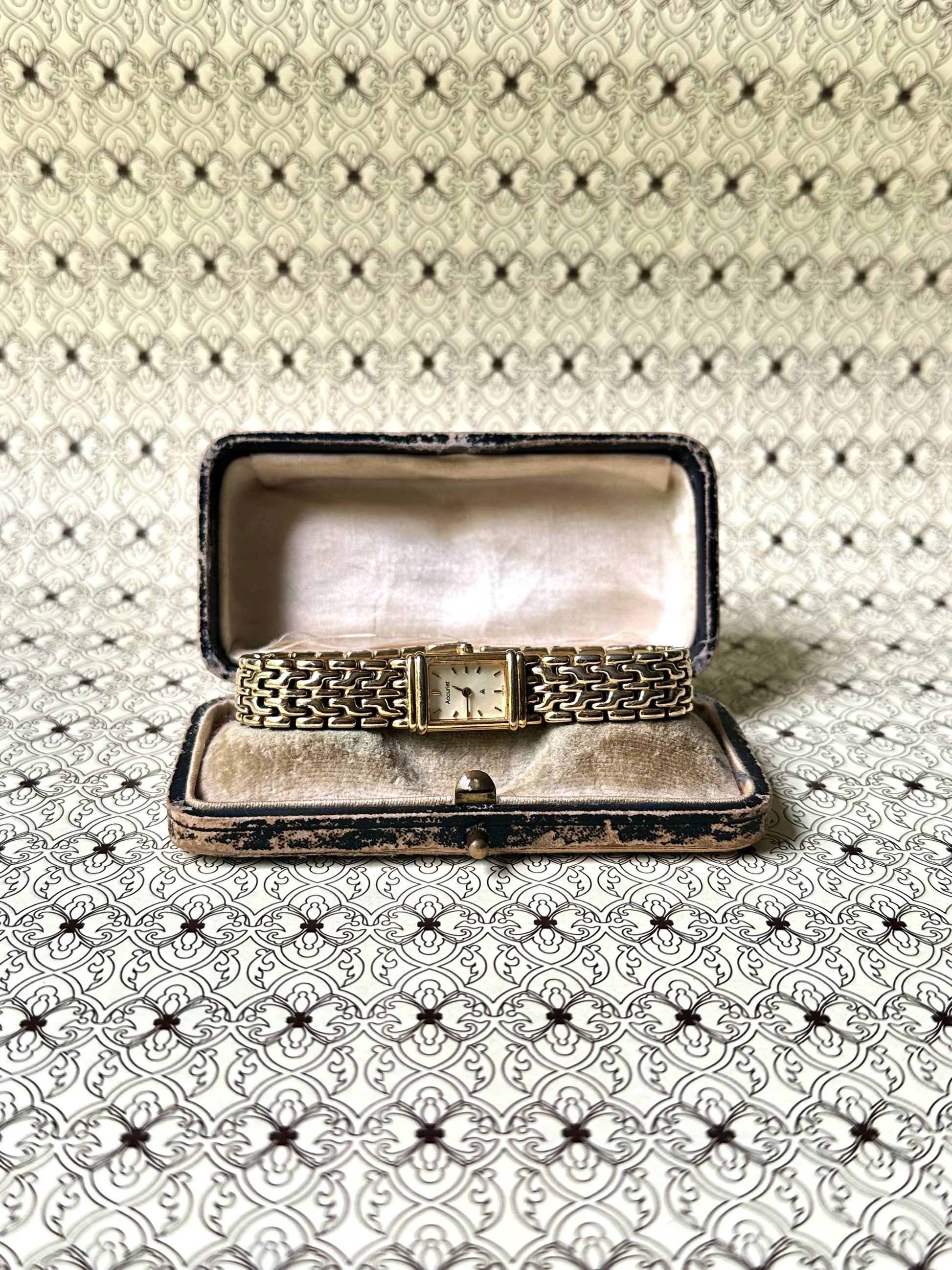 1980s Accurist gold-plated texture quartz watch