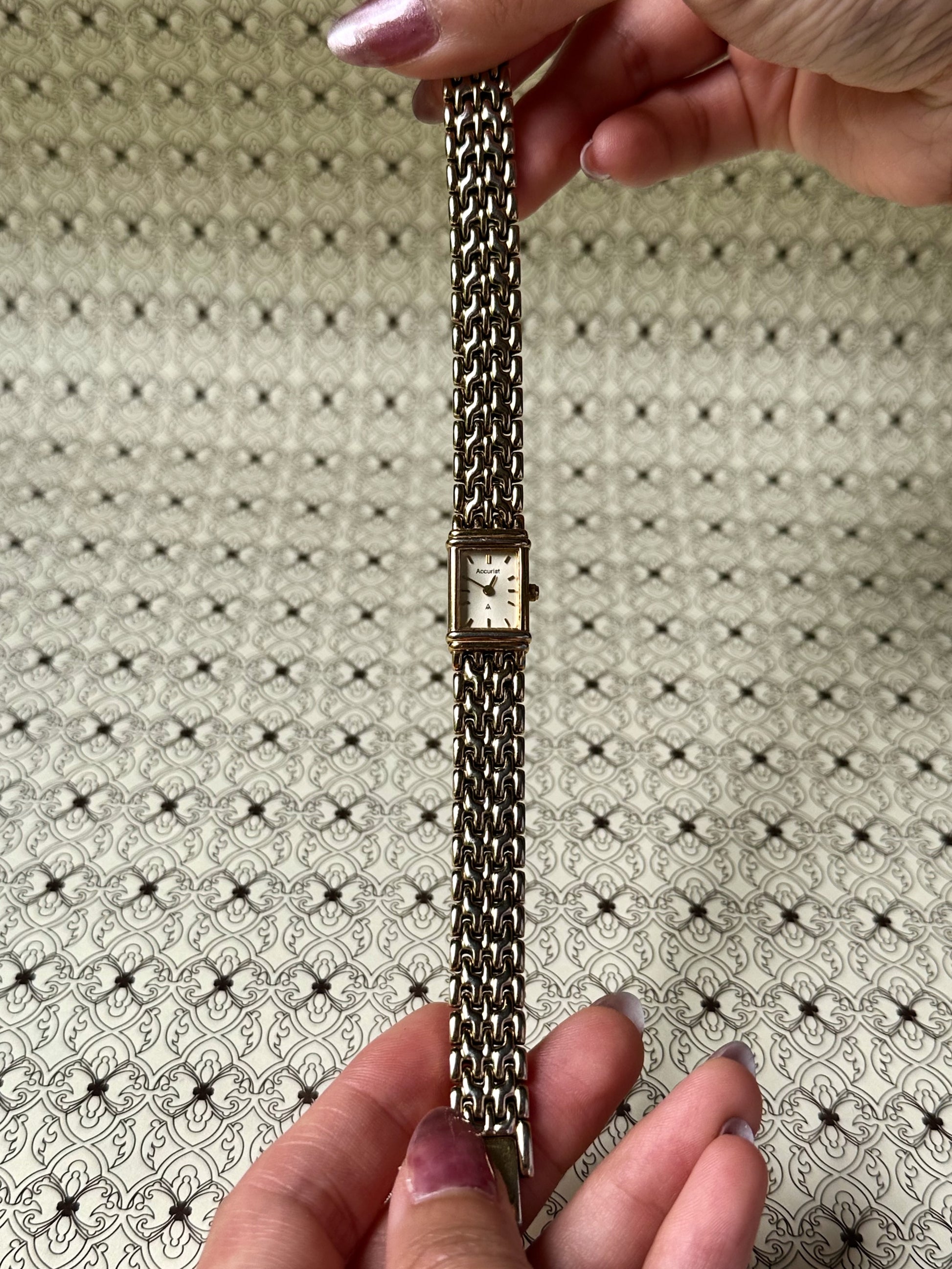 1980s Accurist gold-plated texture quartz watch