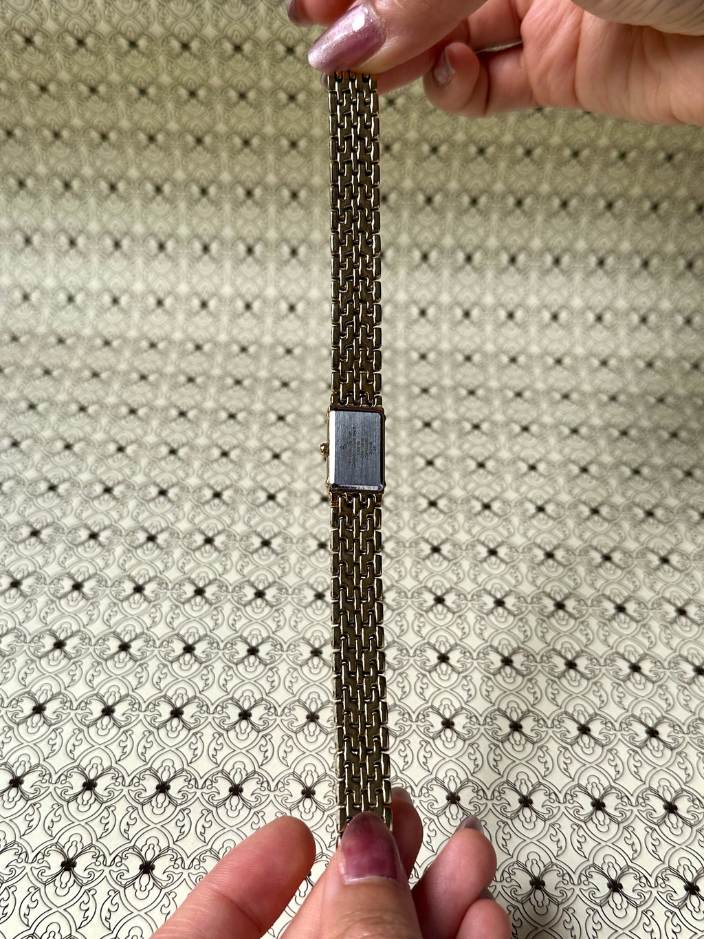 1980s Accurist gold-plated texture quartz watch