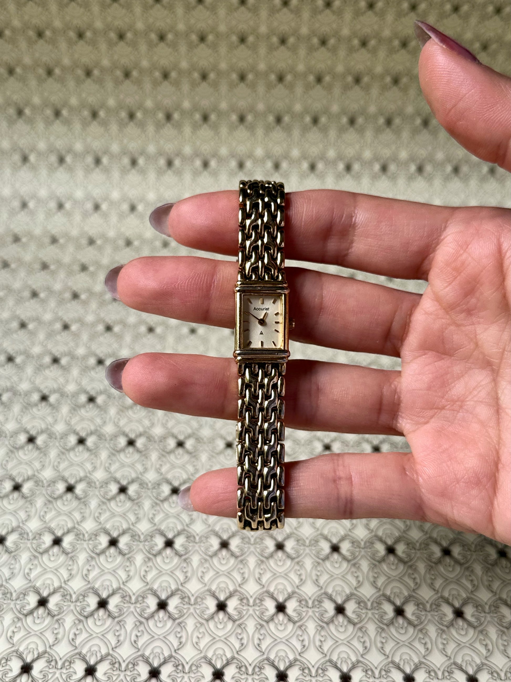 1980s Accurist gold-plated texture quartz watch