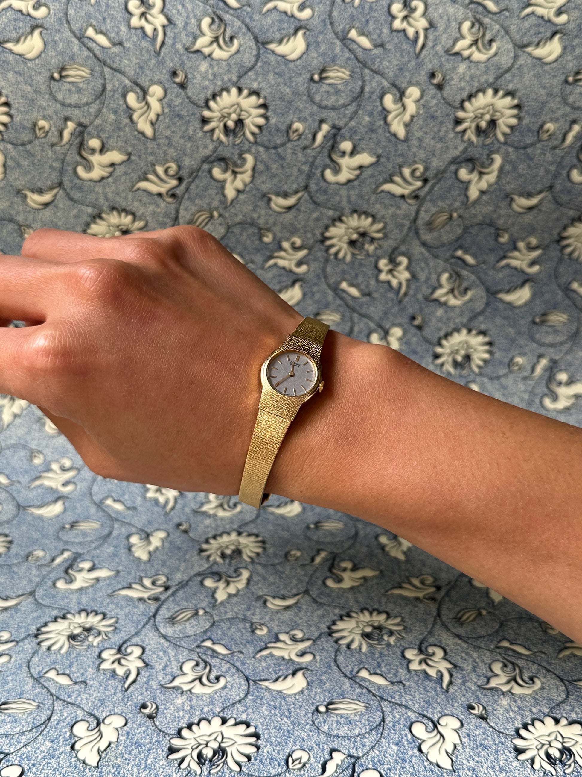 1980s Seiko gold-plated round quartz watch