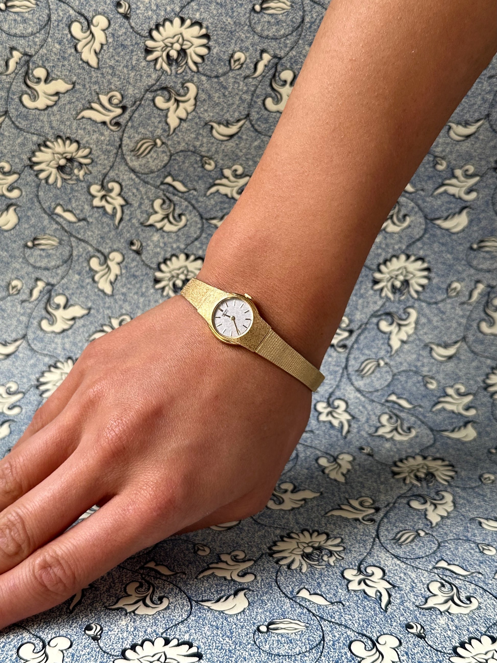 1980s Seiko gold-plated round quartz watch