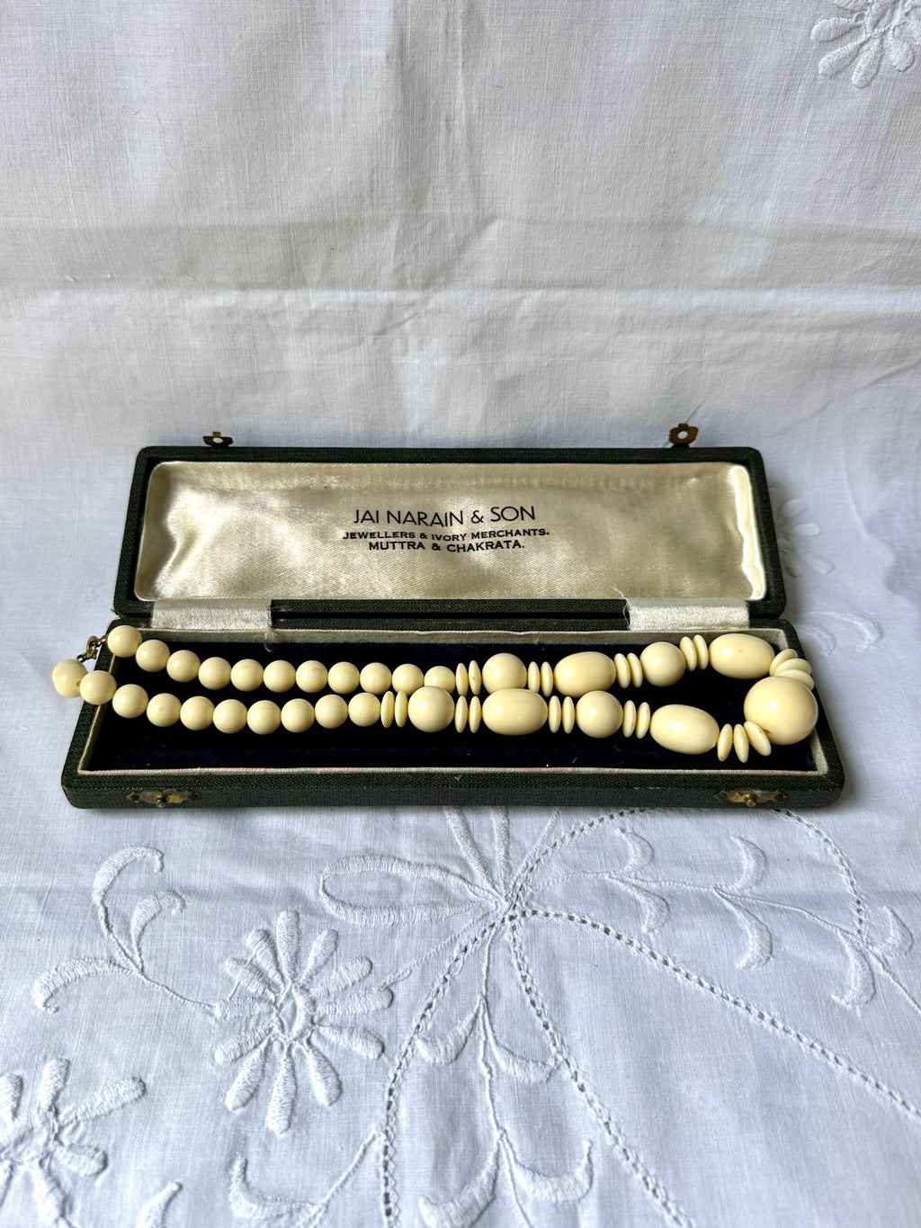 1940s Cream Bakelite Beads Necklace