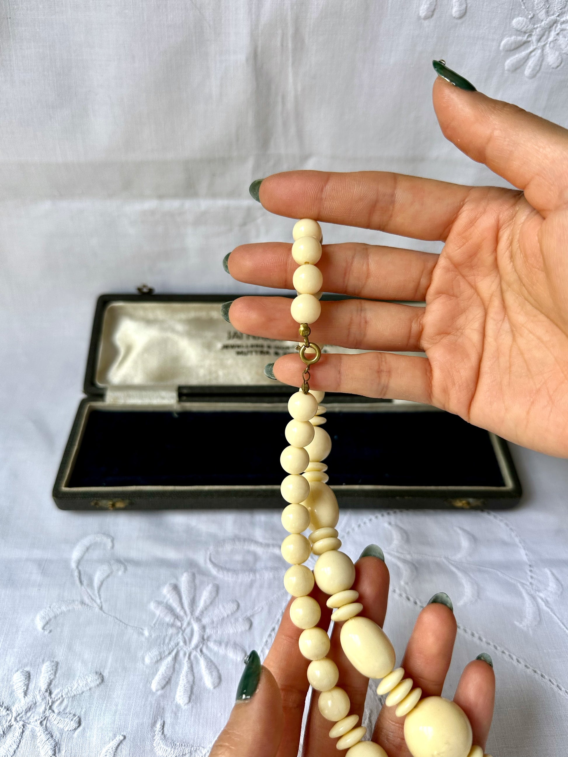 1940s Cream Bakelite Beads Necklace