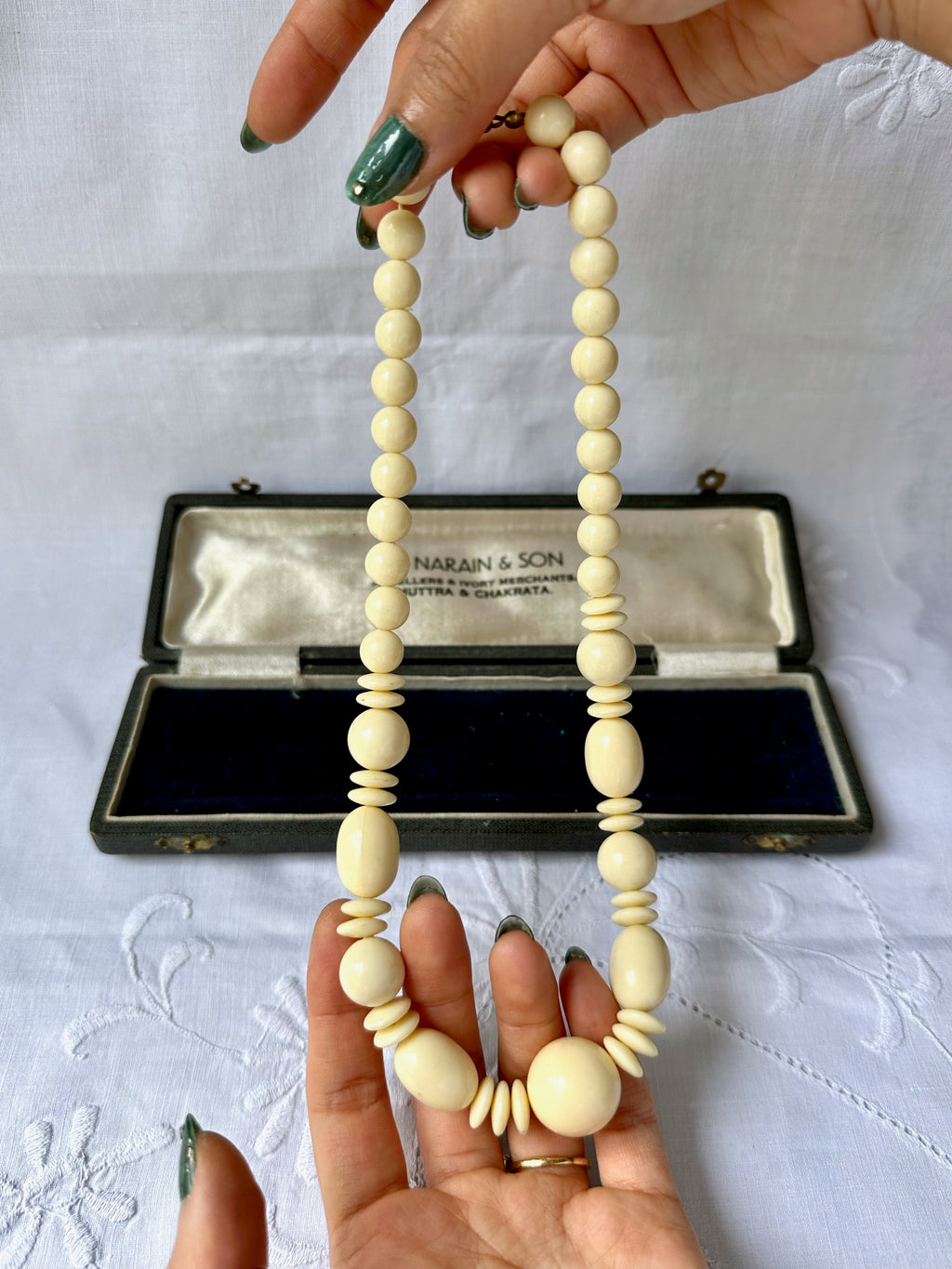 1940s Cream Bakelite Beads Necklace