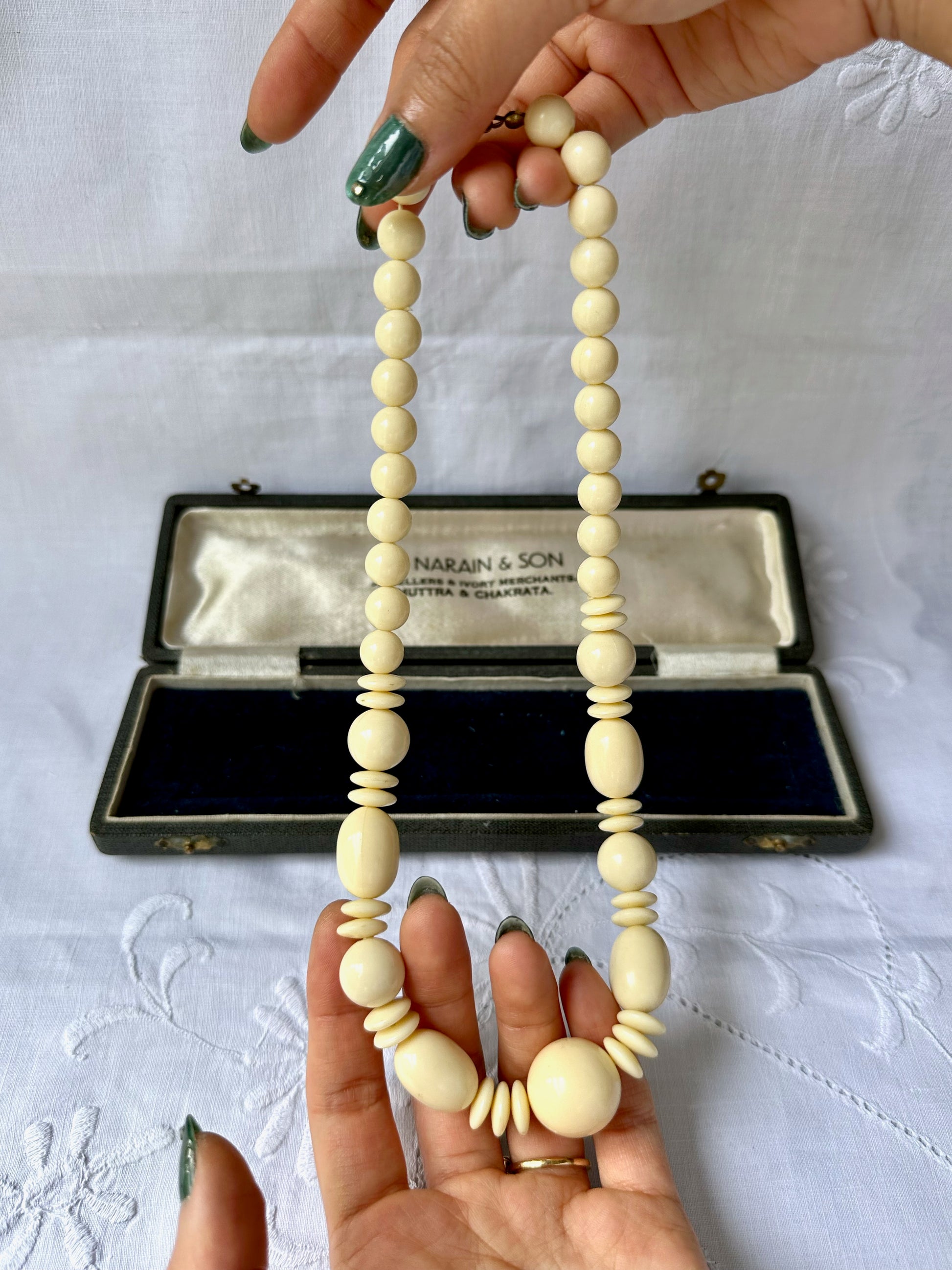 1940s Cream Bakelite Beads Necklace