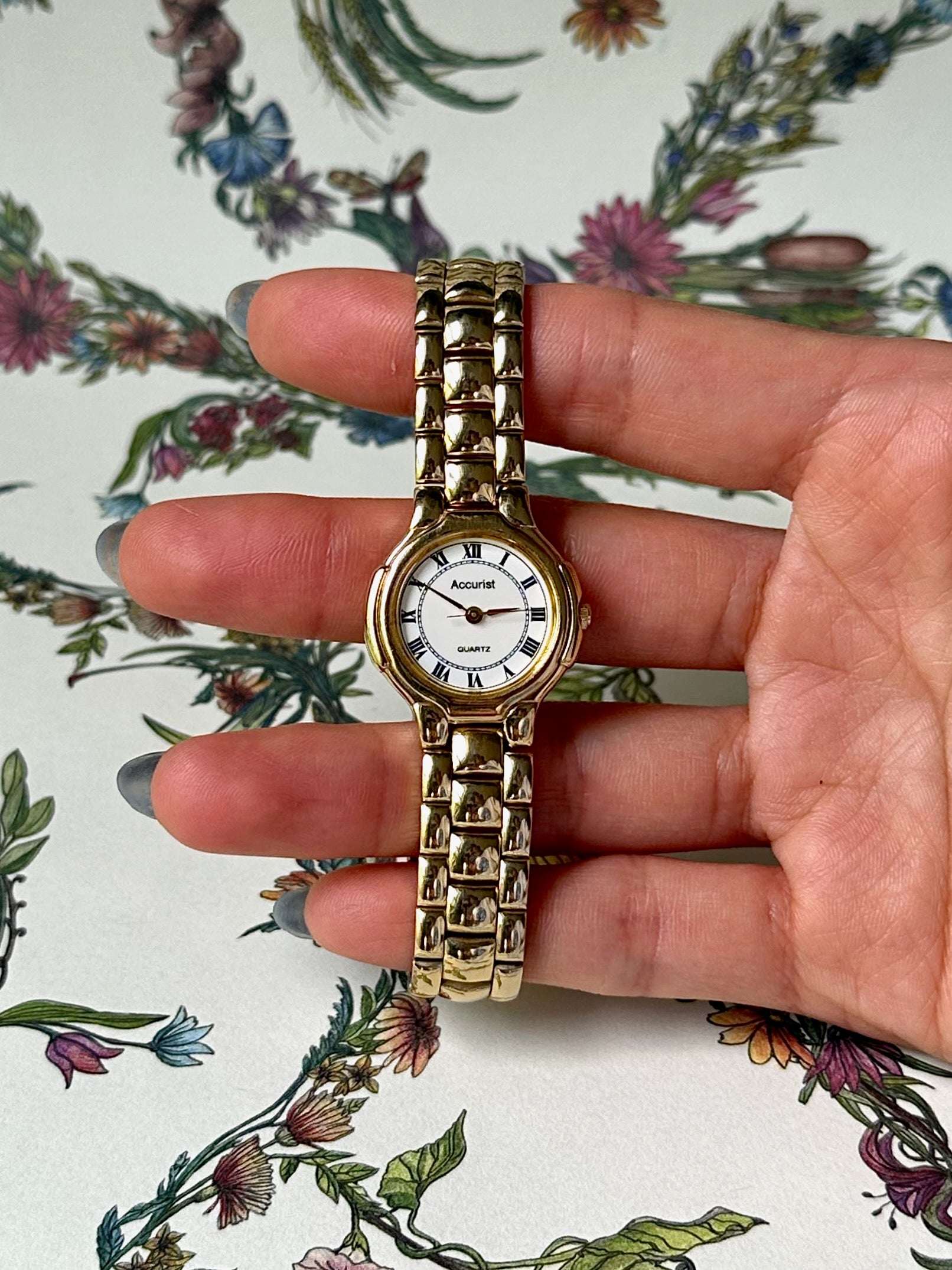 1980s Accurist round roman dial gold-plated watch 