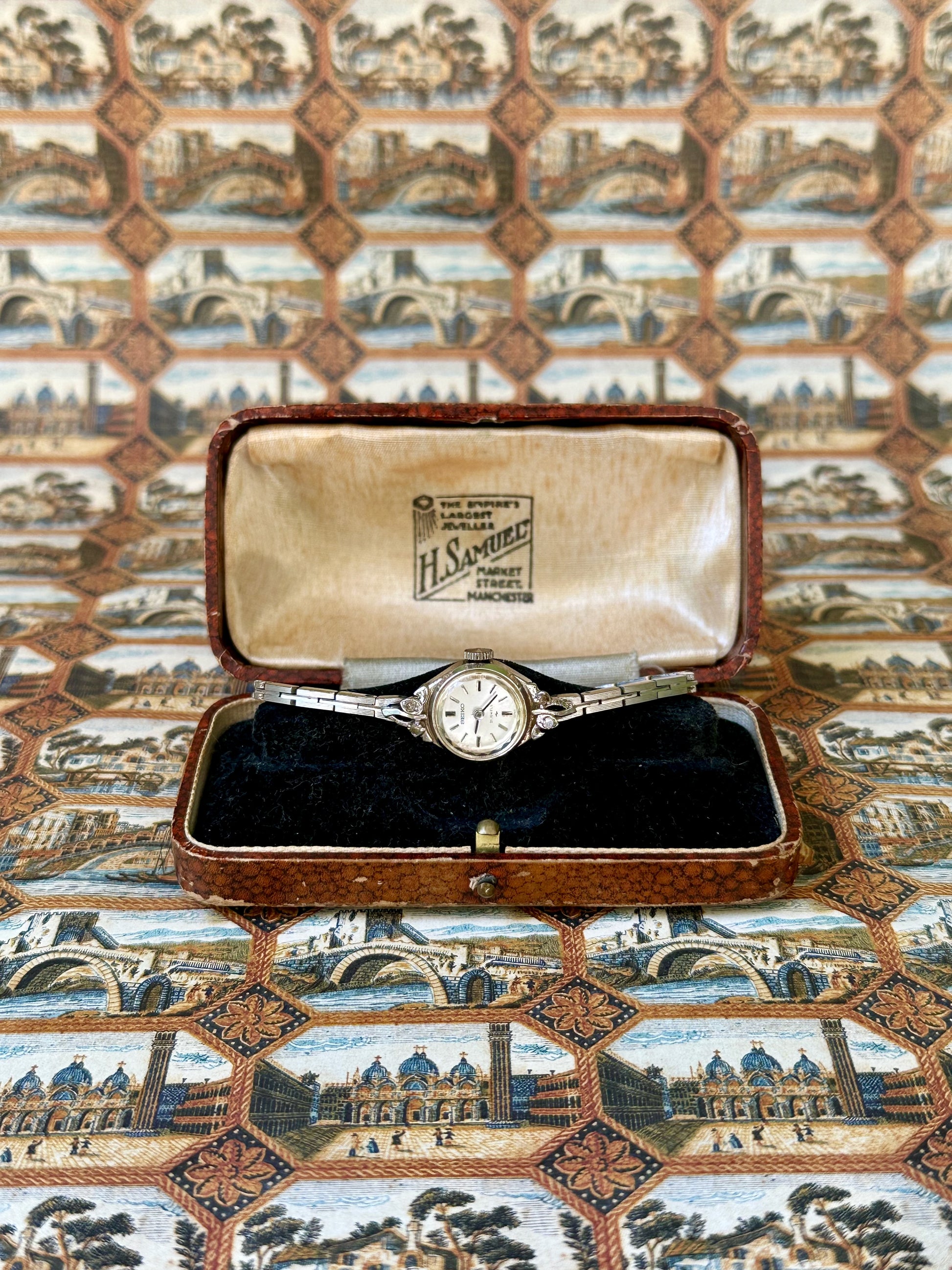1970s Seiko 21 jewels silver-plated slim mechanical watch