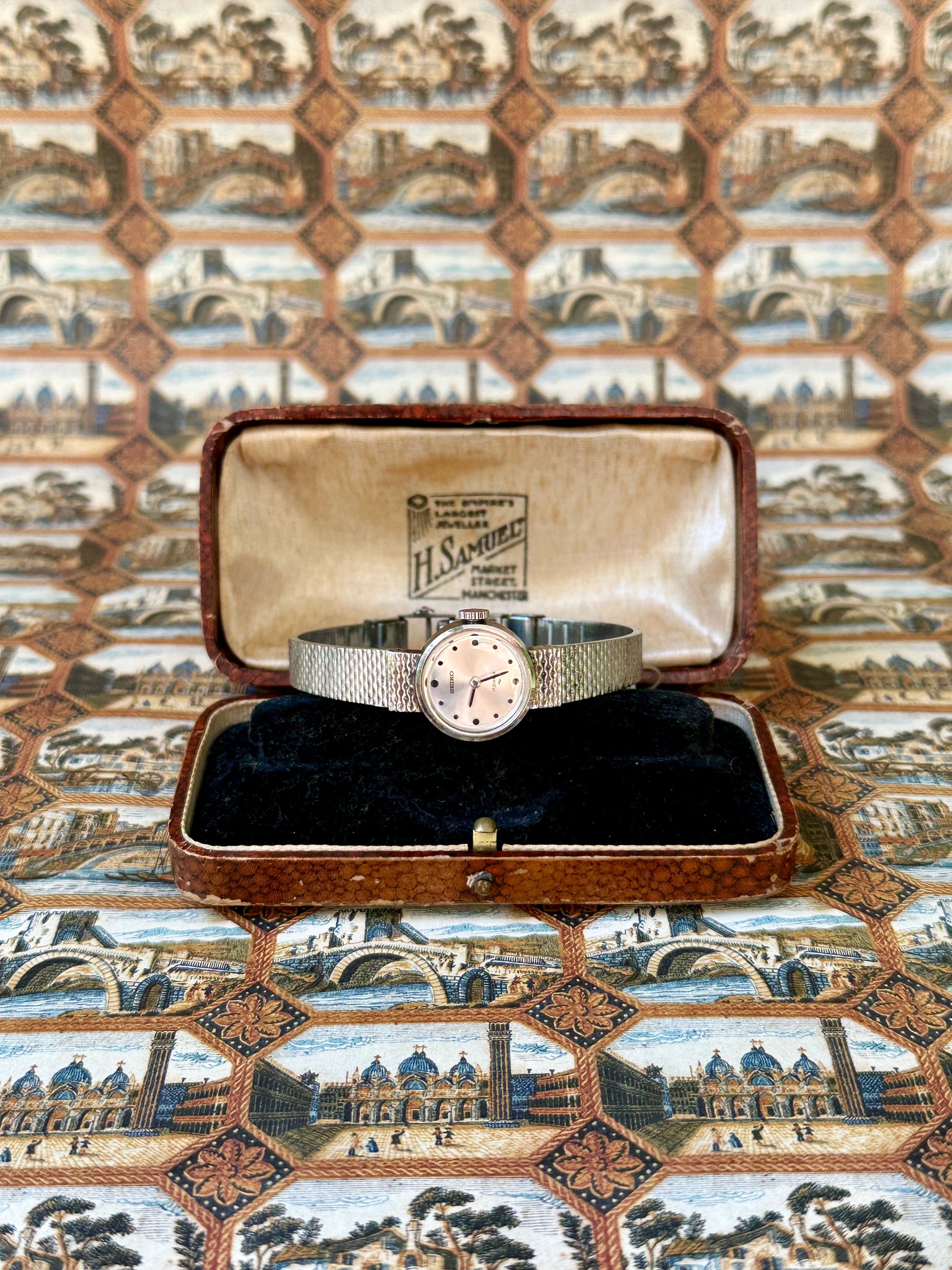 1970s Seiko 17 jewels silver-plated round mechanical watch