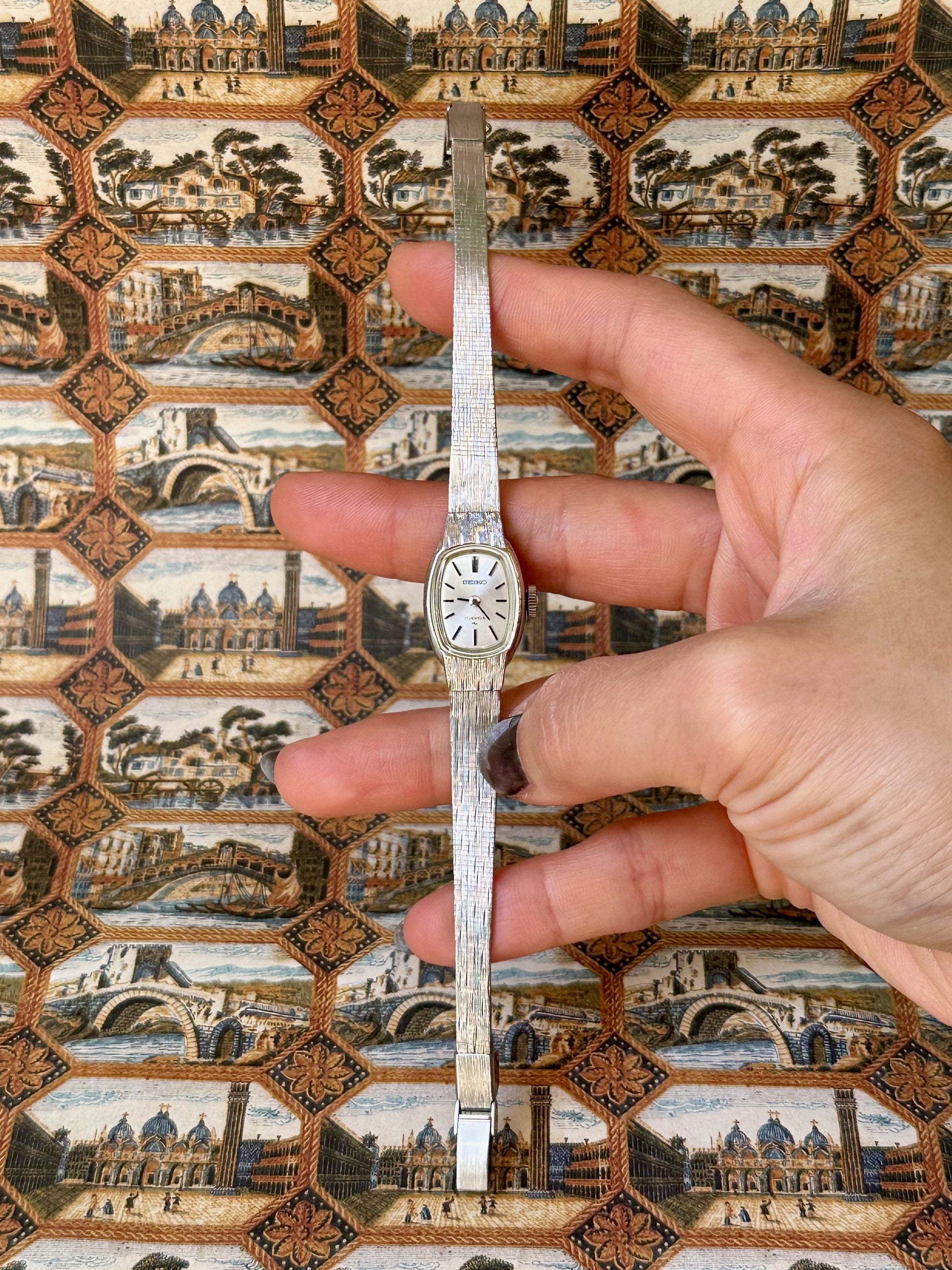 1970s Seiko 17 jewels silver-plated mechanical watch