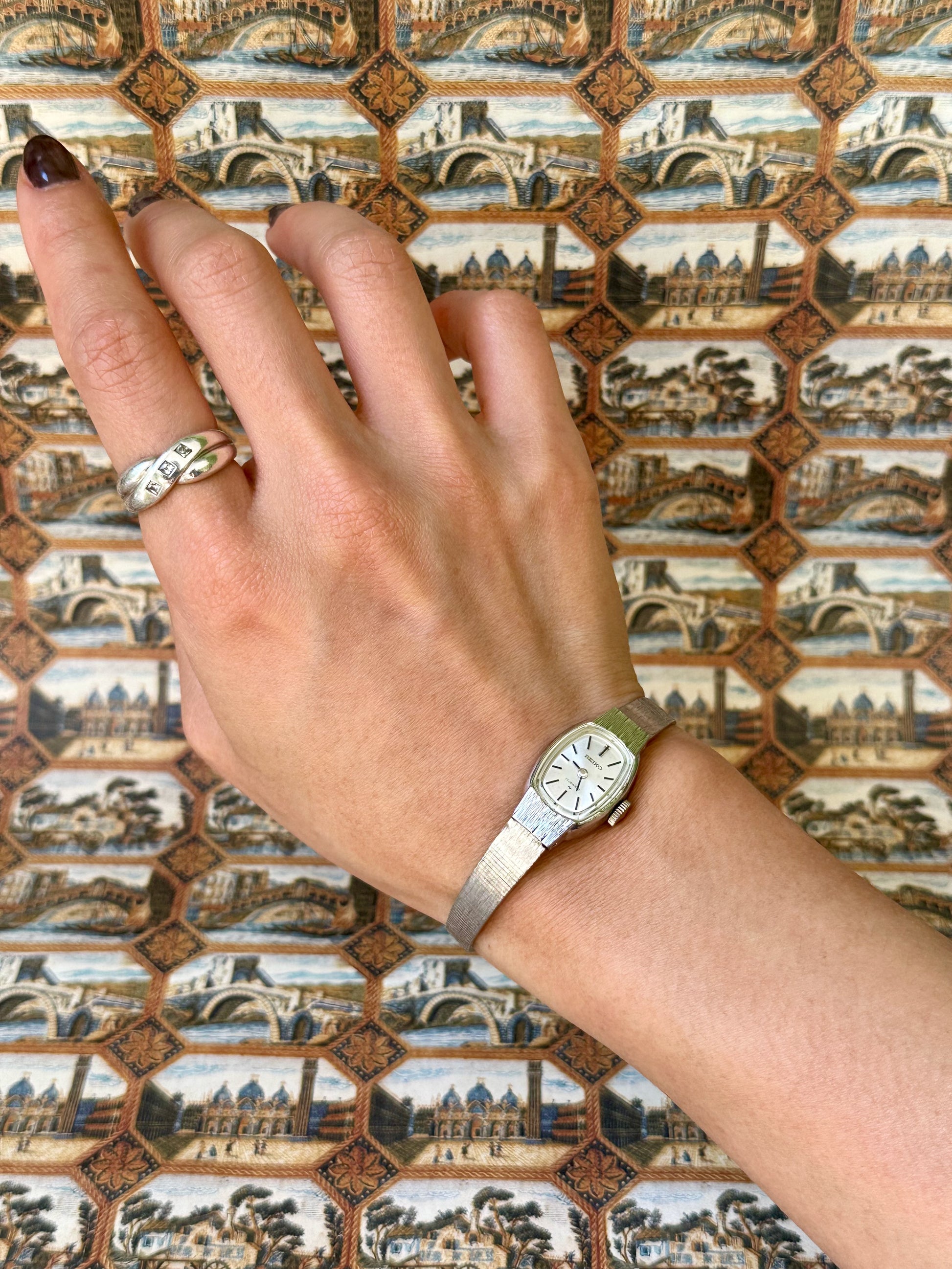 1970s Seiko 17 jewels silver-plated mechanical watch