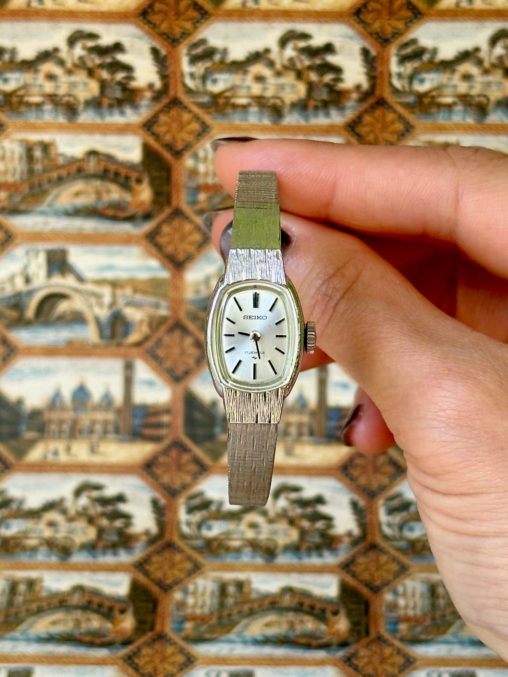 1970s Seiko 17 jewels silver-plated mechanical watch