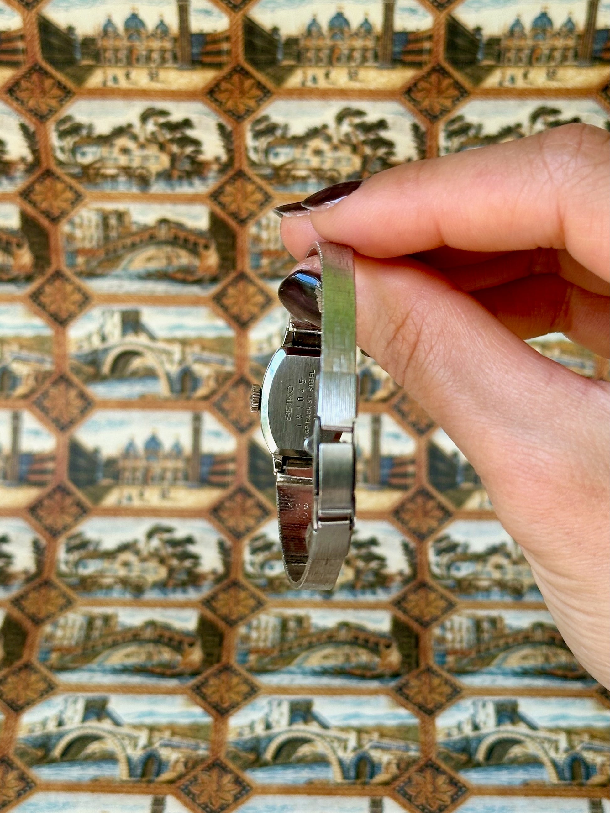 1970s Seiko 17 jewels silver-plated mechanical watch